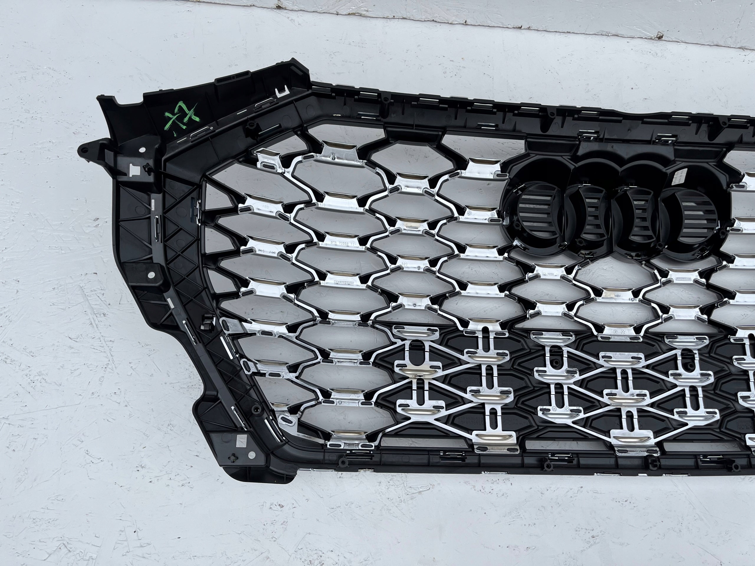 Kühlergrill Audi Q3 FRONTGRILL 83F853651B Kühlergitter