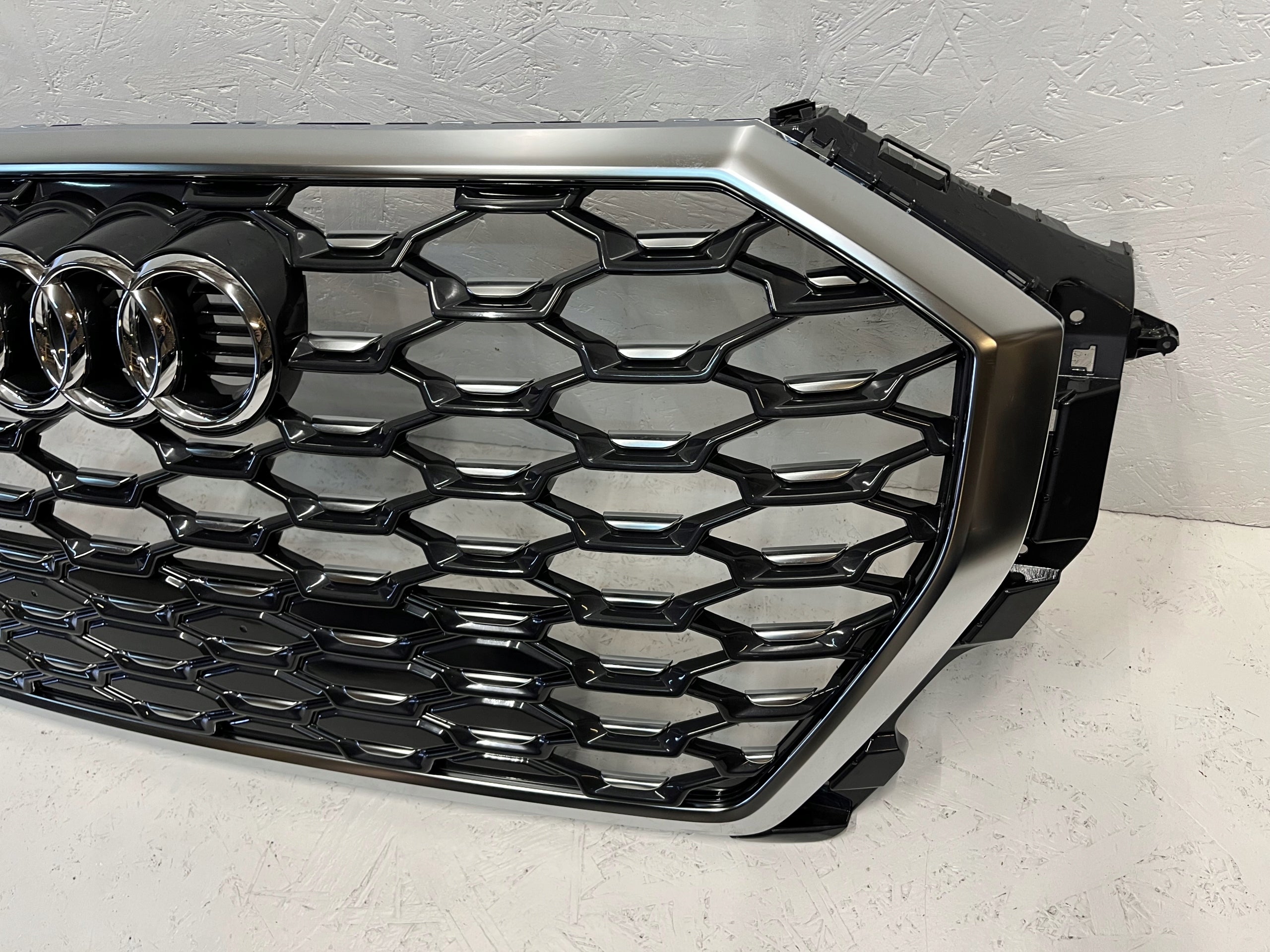 Kühlergrill Audi Q3 FRONTGRILL 83F853651BA Kühlergitter