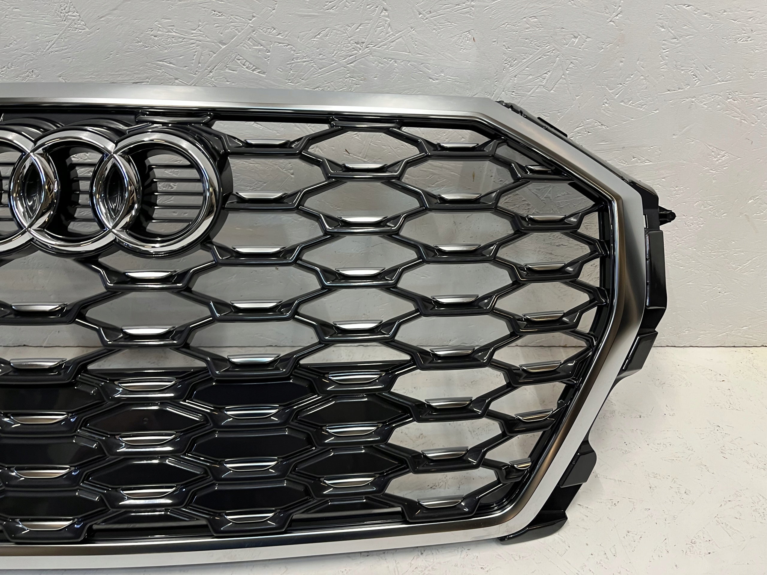 Kühlergrill Audi Q3 FRONTGRILL 83F853651BA Kühlergitter