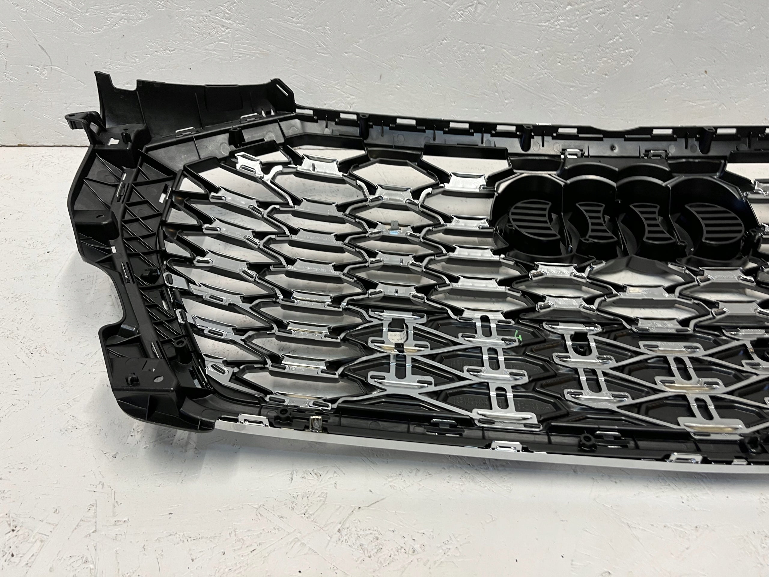 Kühlergrill Audi Q3 FRONTGRILL 83F853651BA Kühlergitter