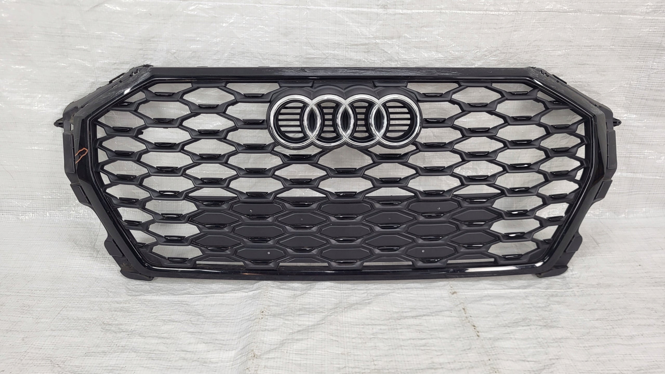 Kühlergrill Audi Q3 FRONTGRILL 83F853651B Kühlergitter