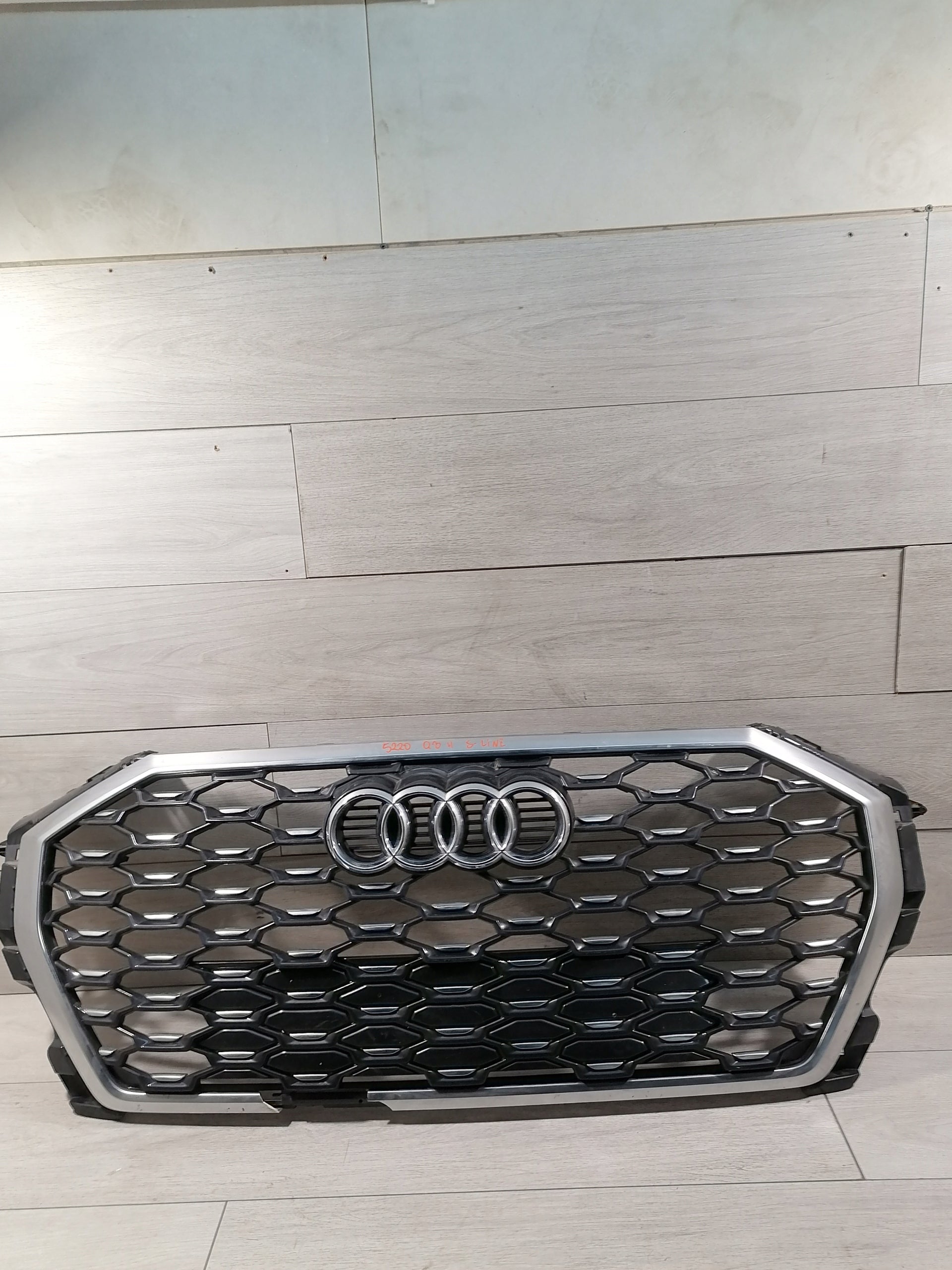 Kühlergrill Audi Q3 FRONTGRILL 83F853651BA Kühlergitter