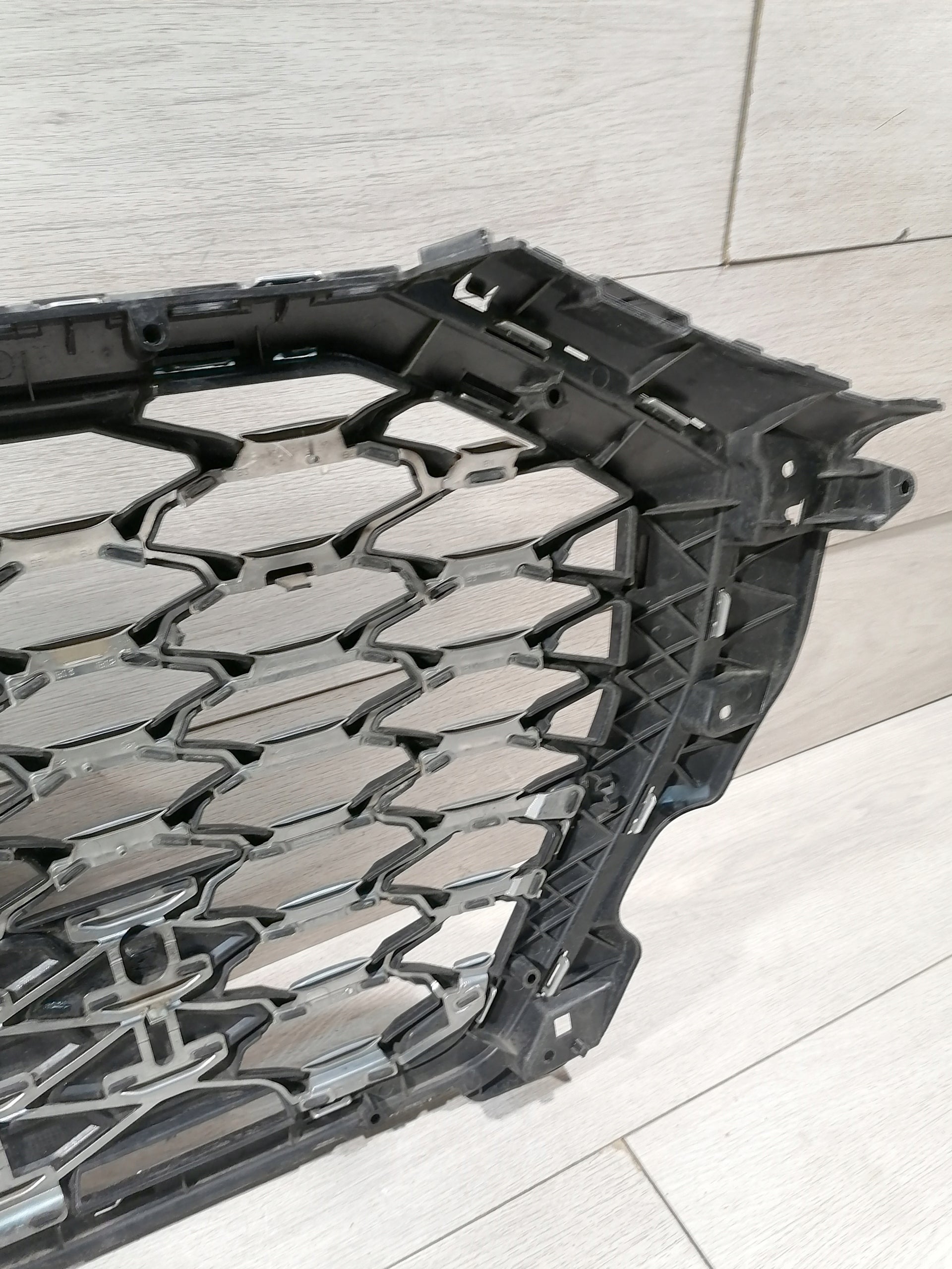 Kühlergrill Audi Q3 FRONTGRILL 83F853651BA Kühlergitter