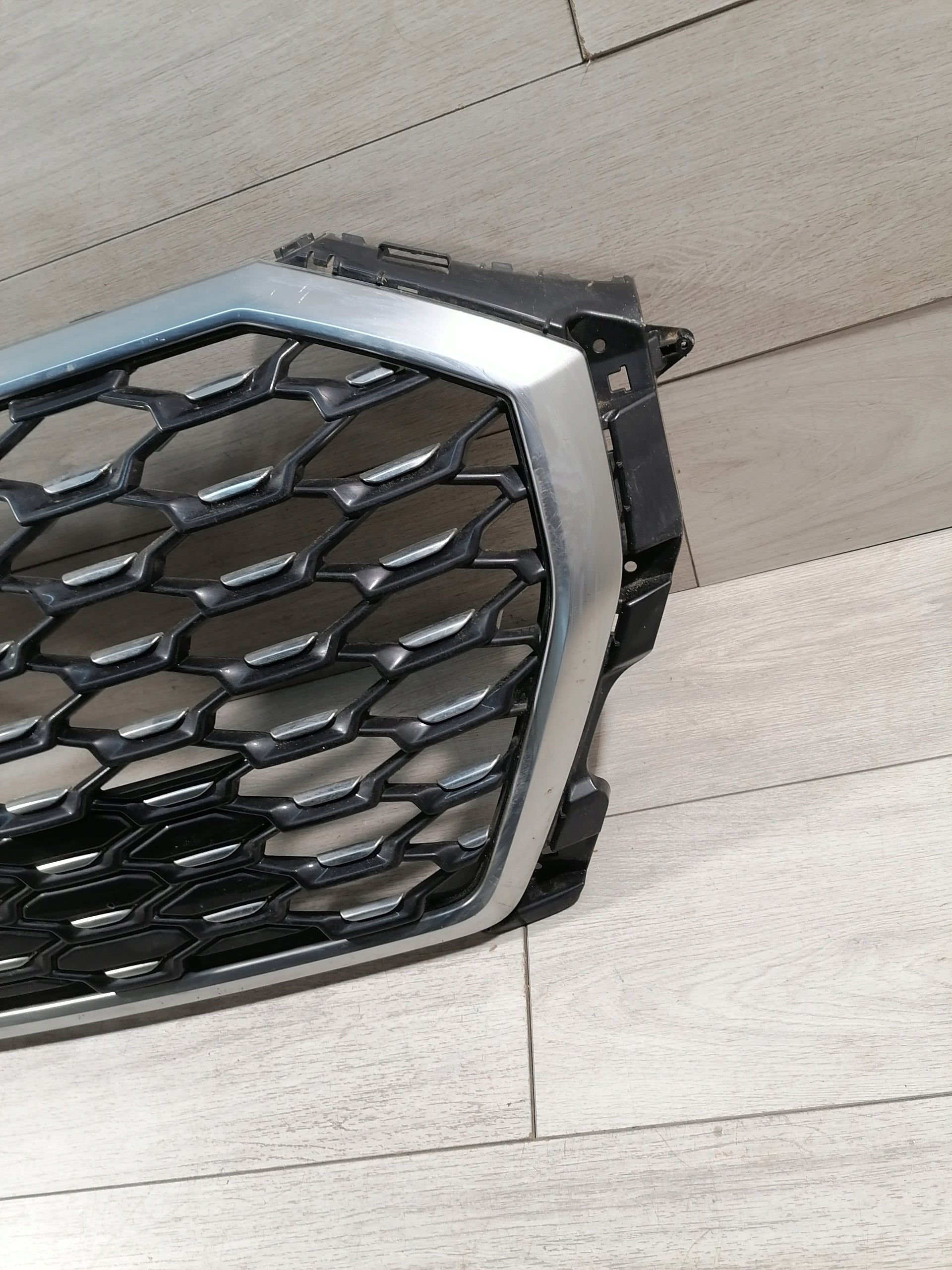 Kühlergrill Audi Q3 FRONTGRILL 83F853651BA Kühlergitter