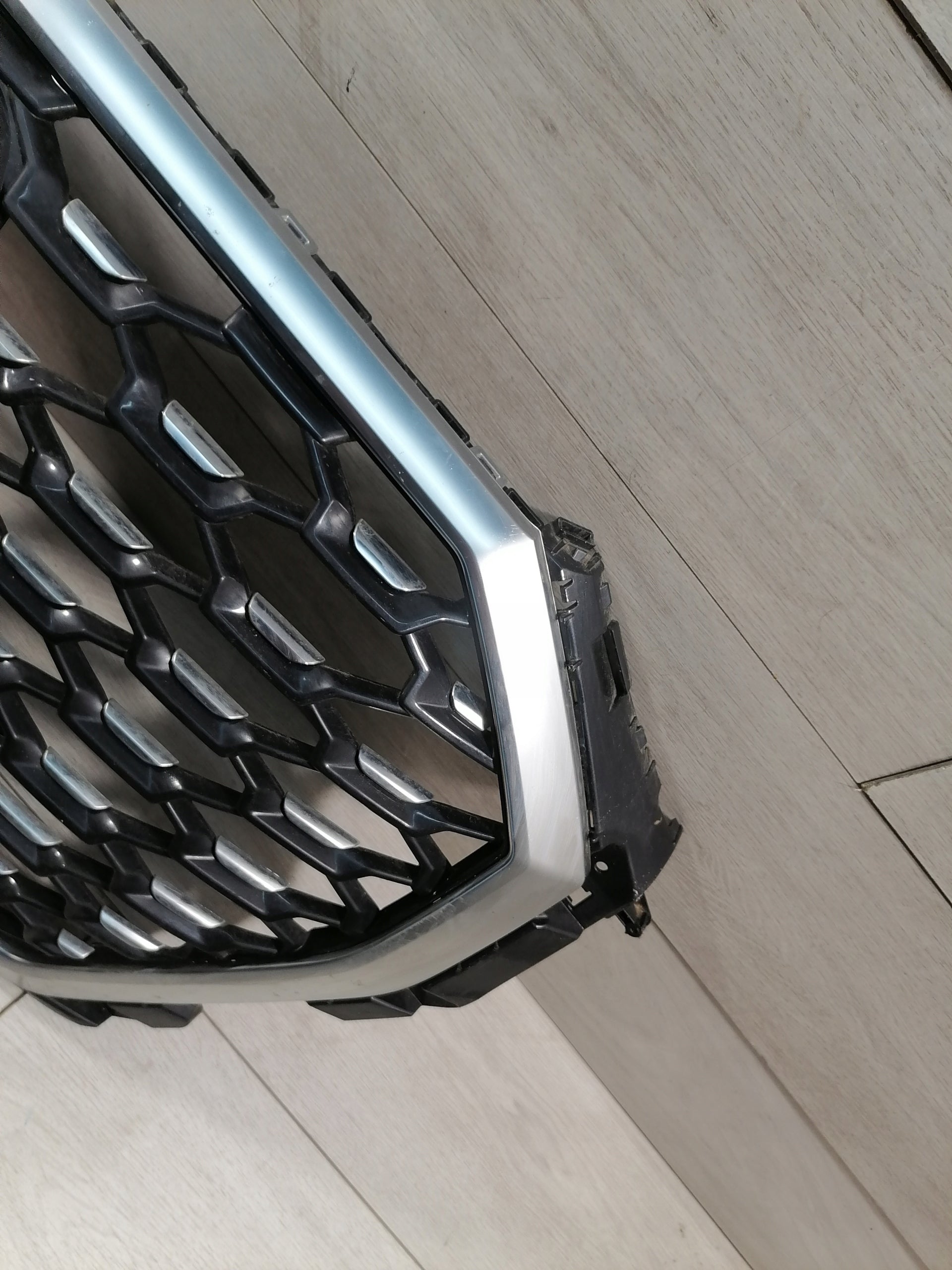 Kühlergrill Audi Q3 FRONTGRILL 83F853651BA Kühlergitter