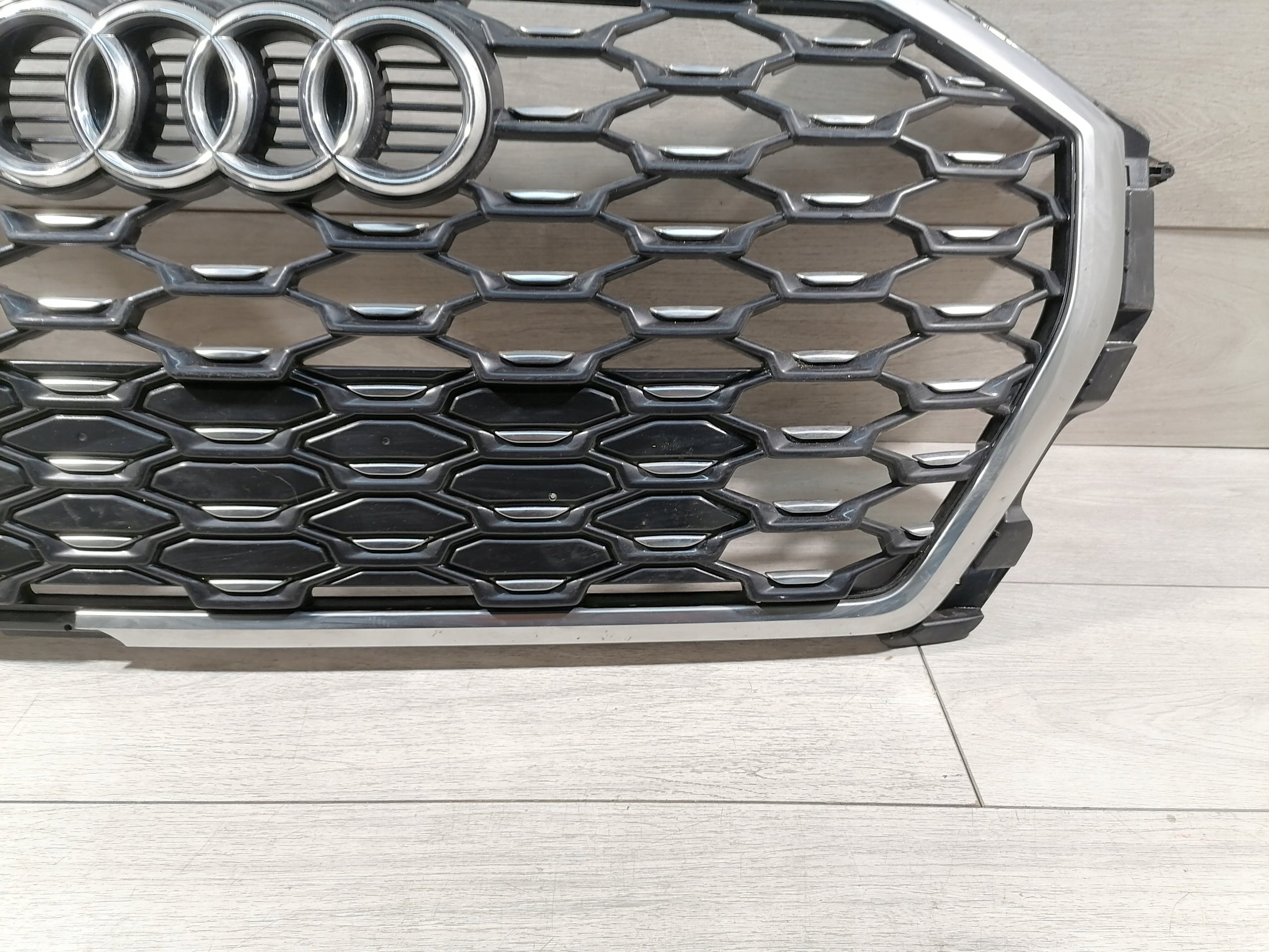 Kühlergrill Audi Q3 FRONTGRILL 83F853651BA Kühlergitter