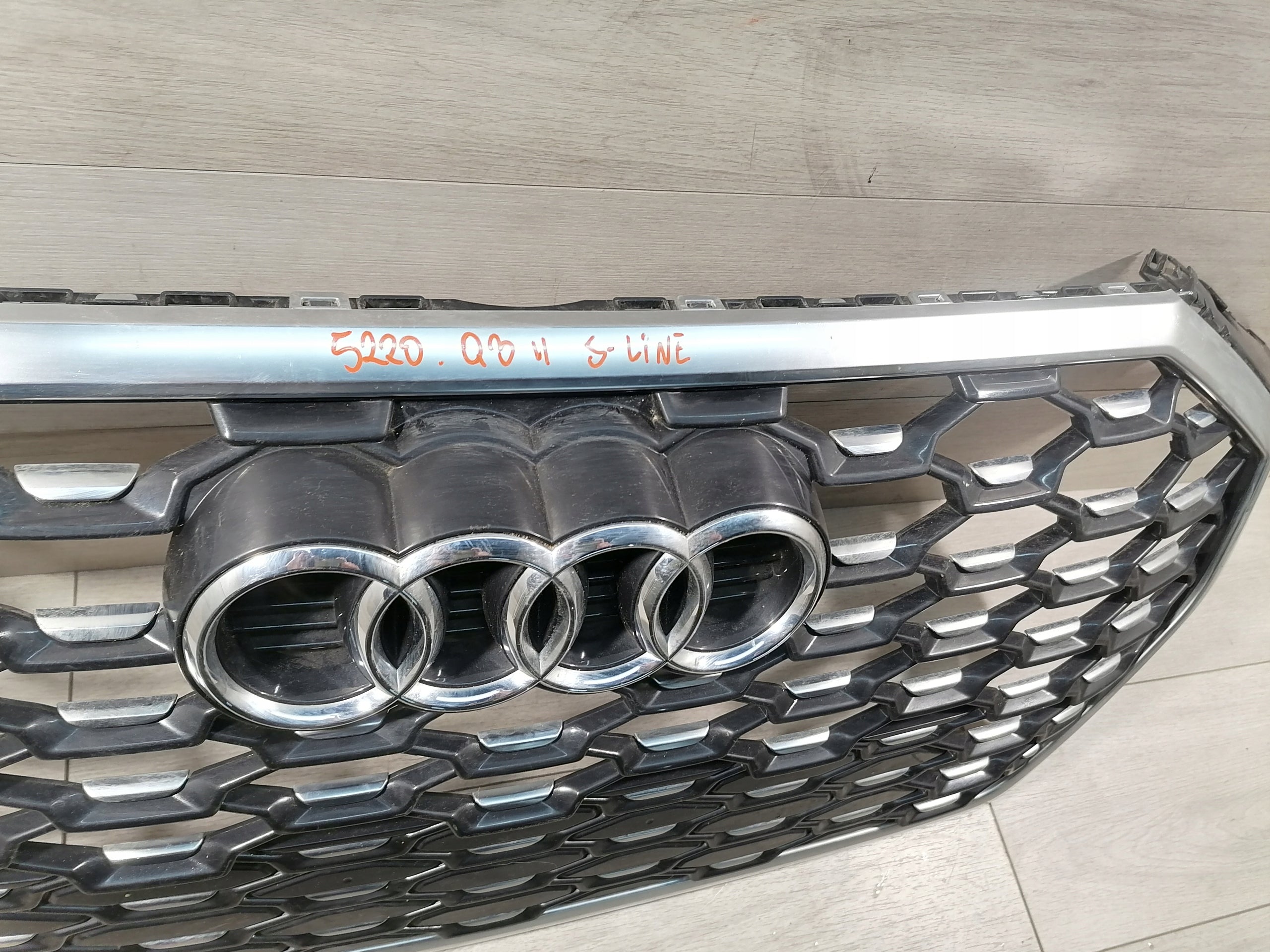 Kühlergrill Audi Q3 FRONTGRILL 83F853651BA Kühlergitter