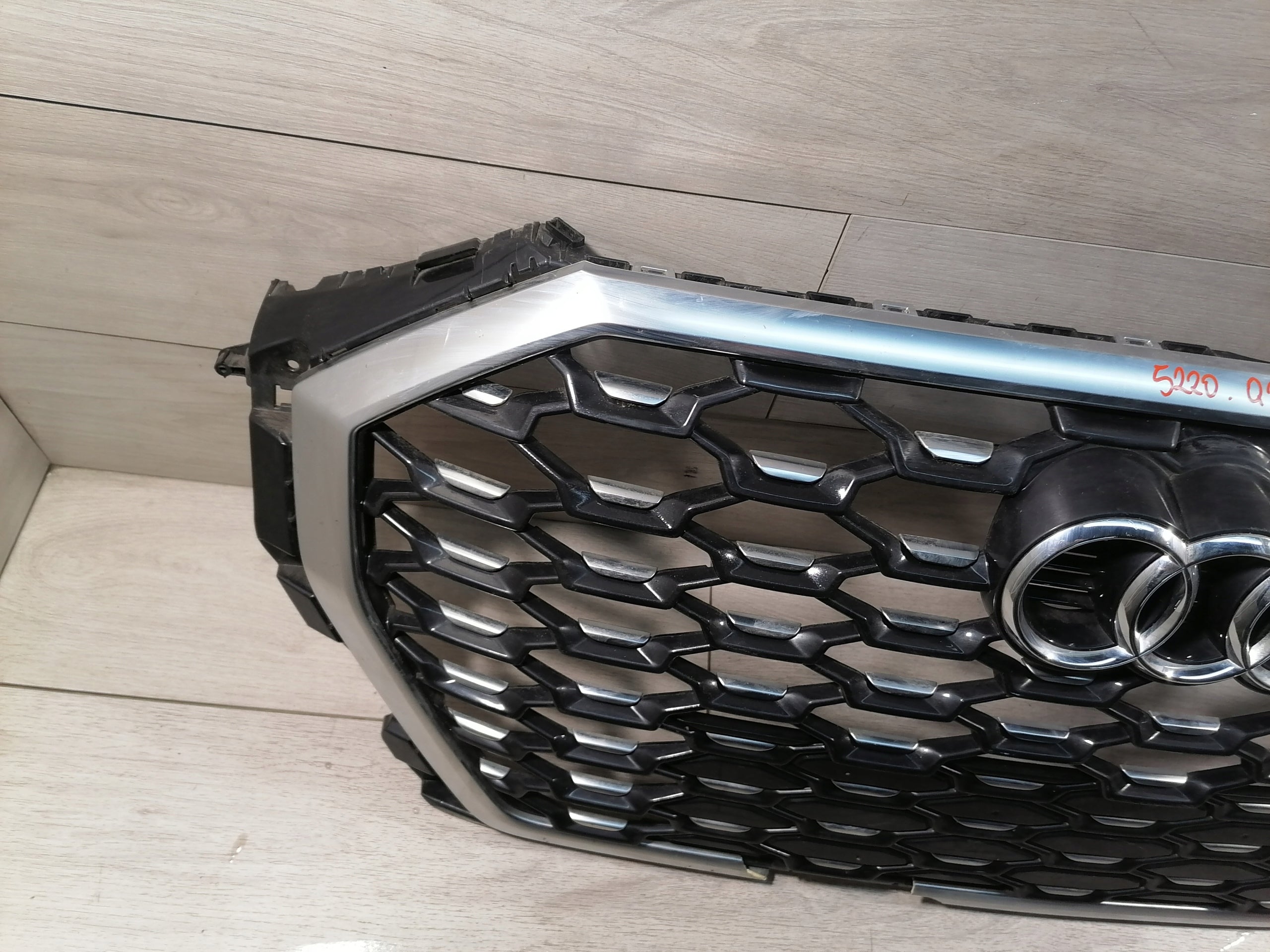 Kühlergrill Audi Q3 FRONTGRILL 83F853651BA Kühlergitter