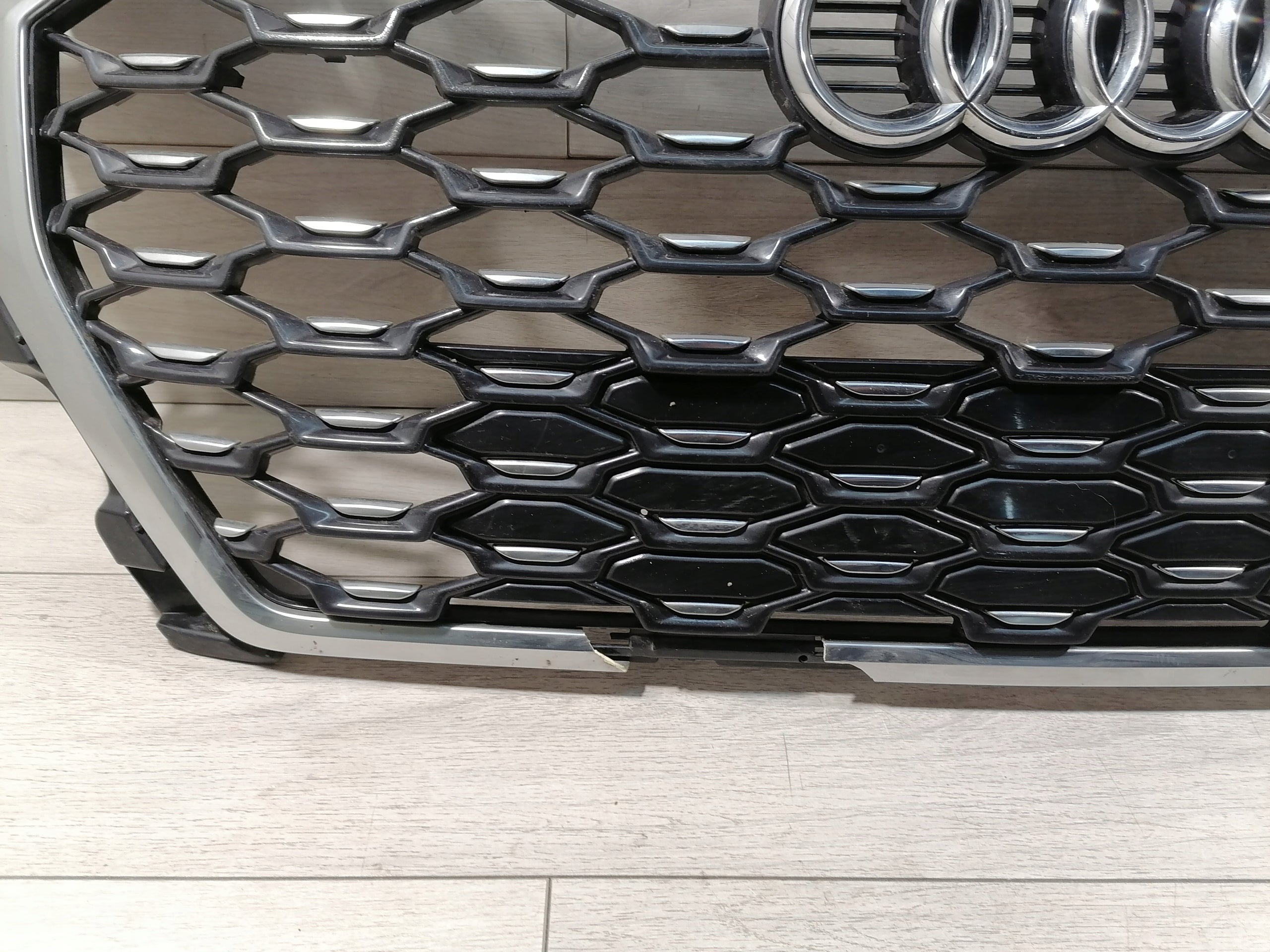 Kühlergrill Audi Q3 FRONTGRILL 83F853651BA Kühlergitter