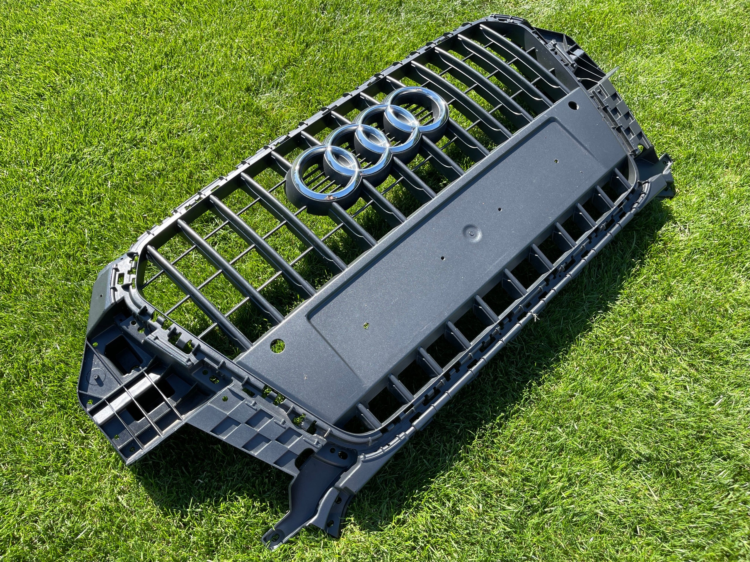 Kühlergrill Audi Q3 8U0 FRONTGRILL 8U0853653HA Kühlergitter