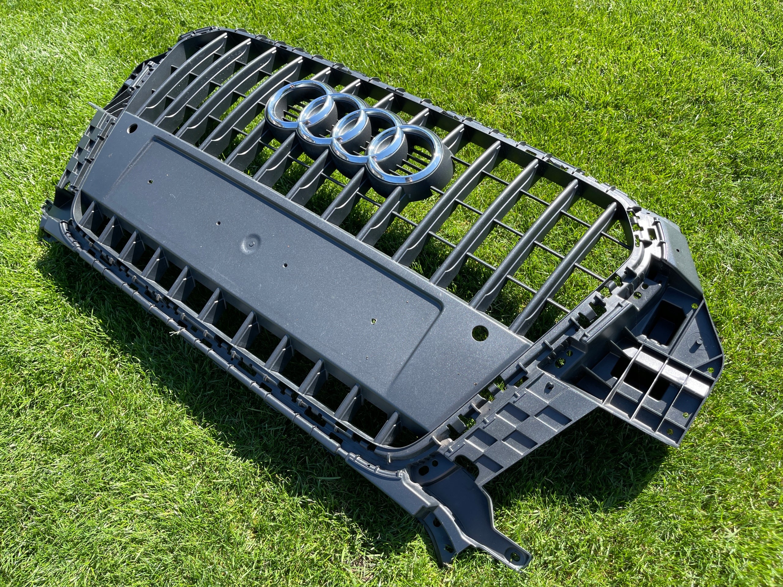 Kühlergrill Audi Q3 8U0 FRONTGRILL 8U0853653HA Kühlergitter