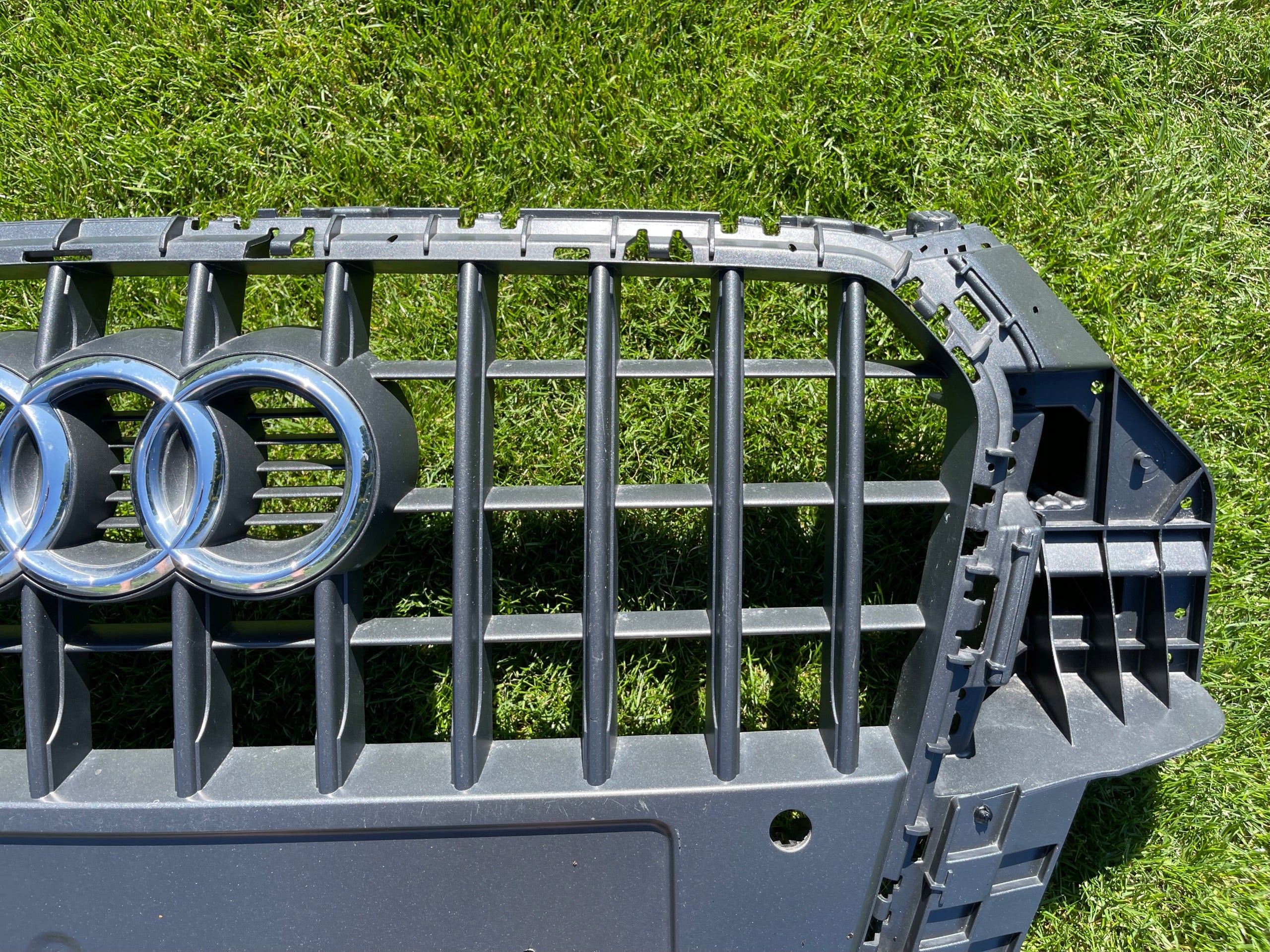 Kühlergrill Audi Q3 8U0 FRONTGRILL 8U0853653HA Kühlergitter