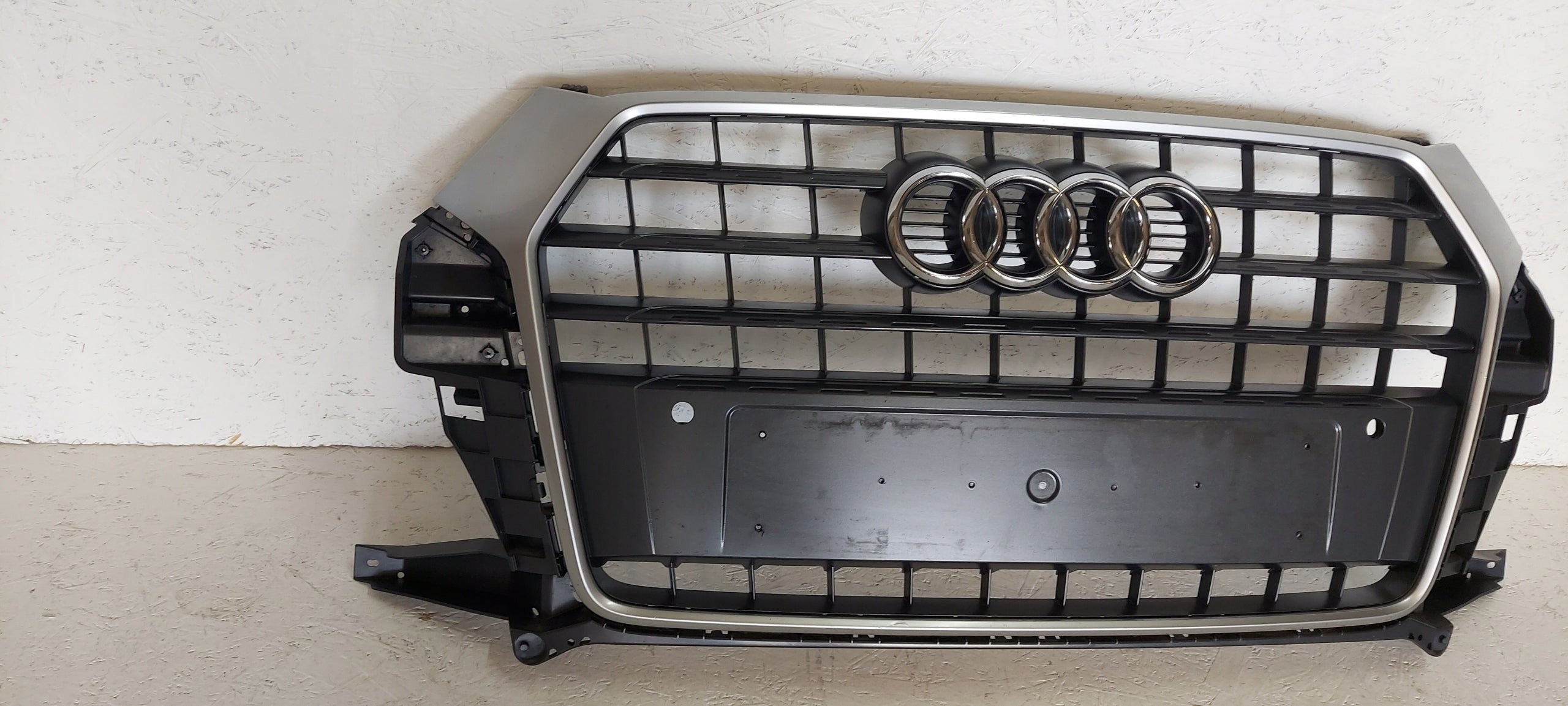 Kühlergrill Audi Q3 8U 8U0 FRONTGRILL 8U0853653MQ Kühlergitter