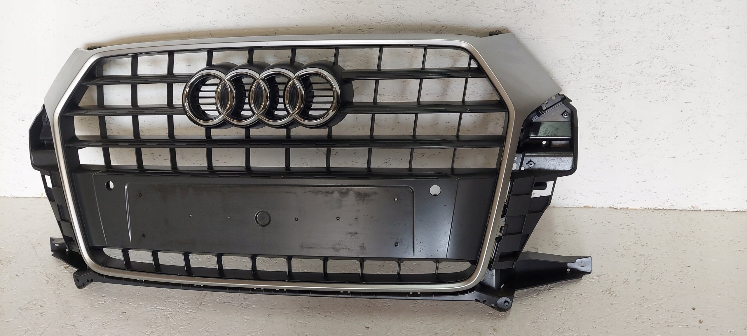 Kühlergrill Audi Q3 8U 8U0 FRONTGRILL 8U0853653MQ Kühlergitter