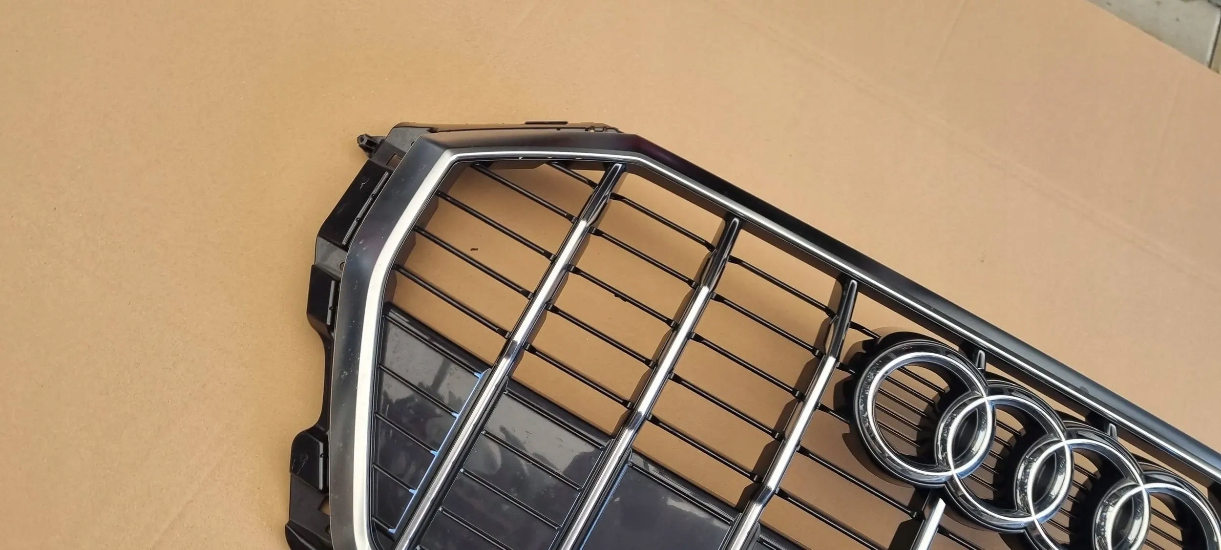 Kühlergrill Audi Q3 FRONTGRILL 83A853651E Kühlergitter