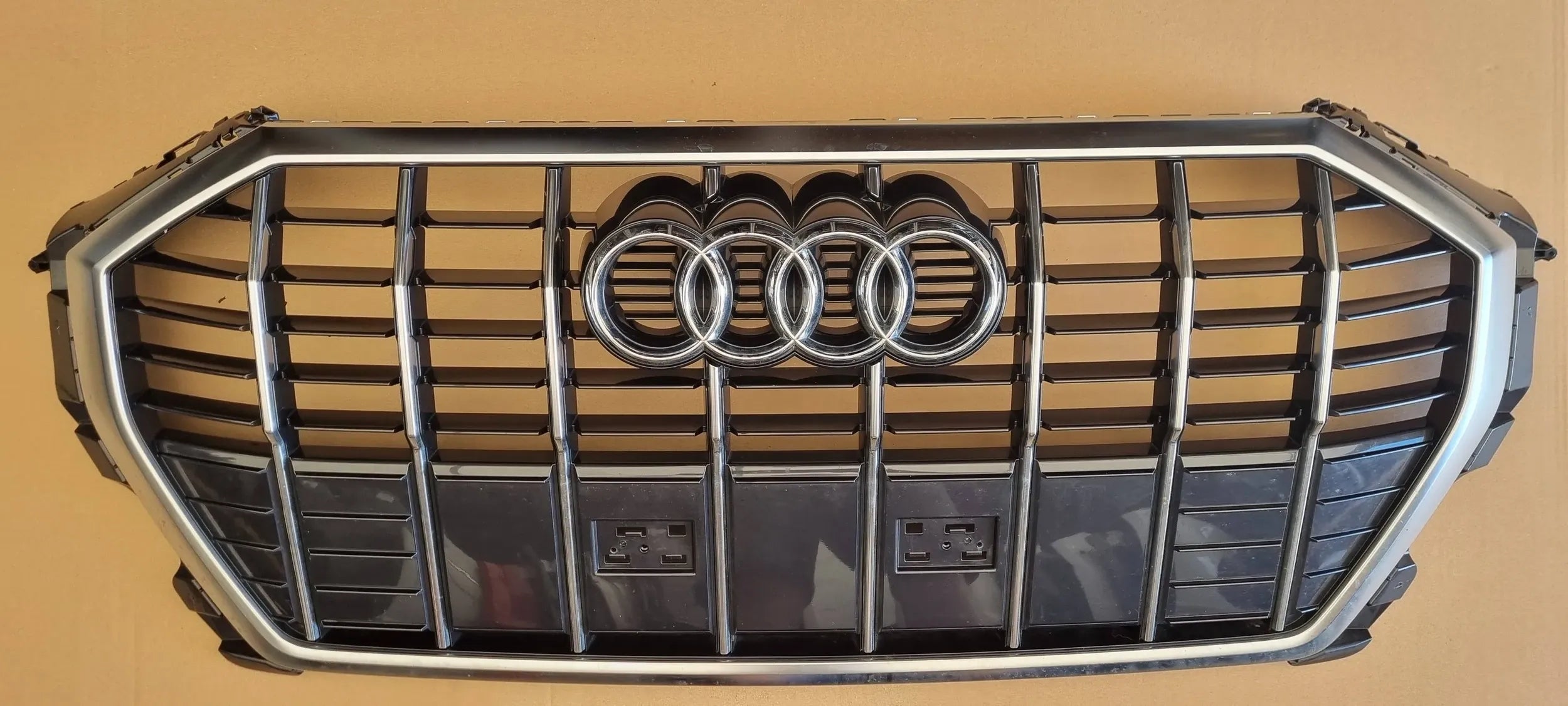 Kühlergrill Audi Q3 FRONTGRILL 83A853651E Kühlergitter