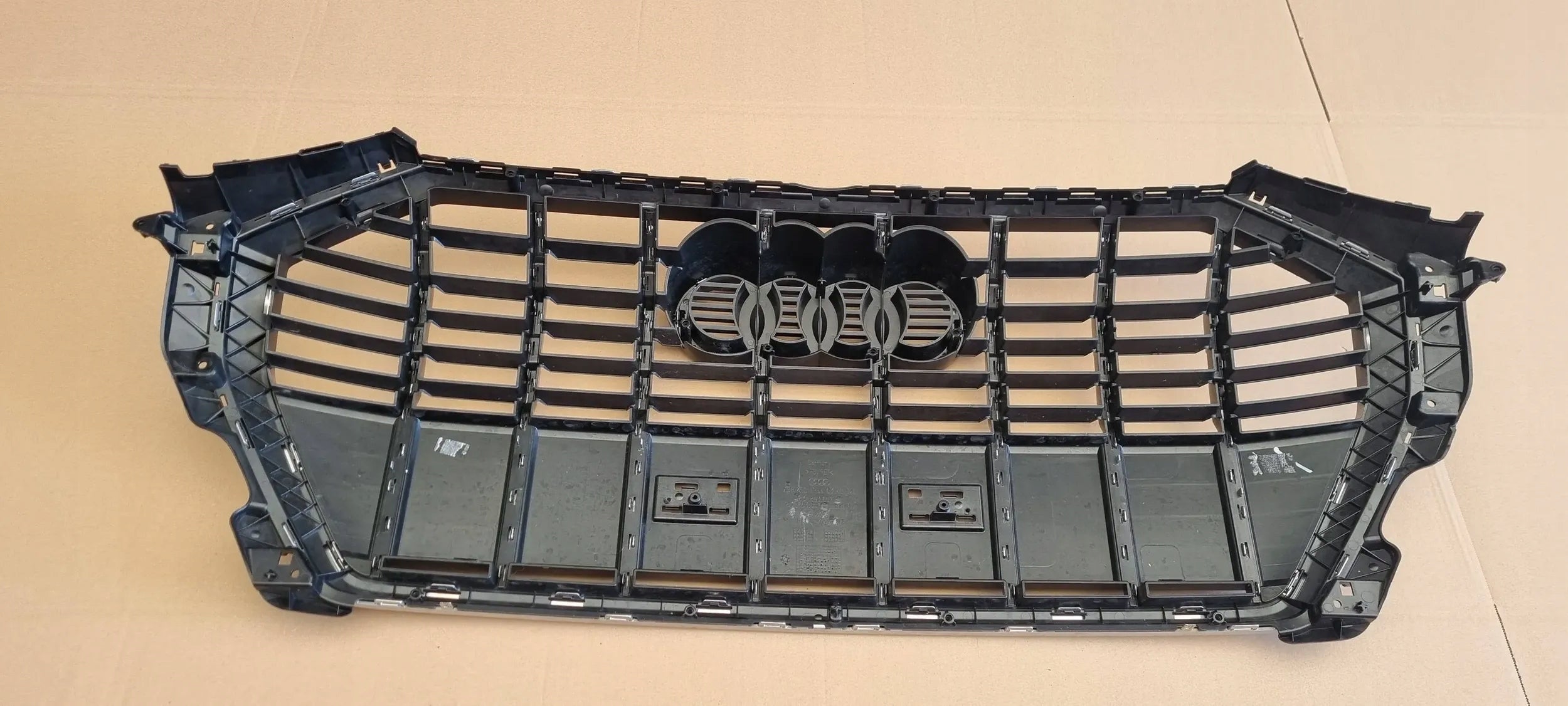 Kühlergrill Audi Q3 FRONTGRILL 83A853651E Kühlergitter