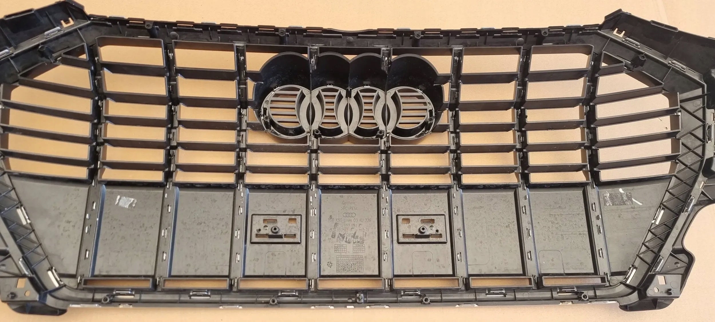 Kühlergrill Audi Q3 FRONTGRILL 83A853651E Kühlergitter