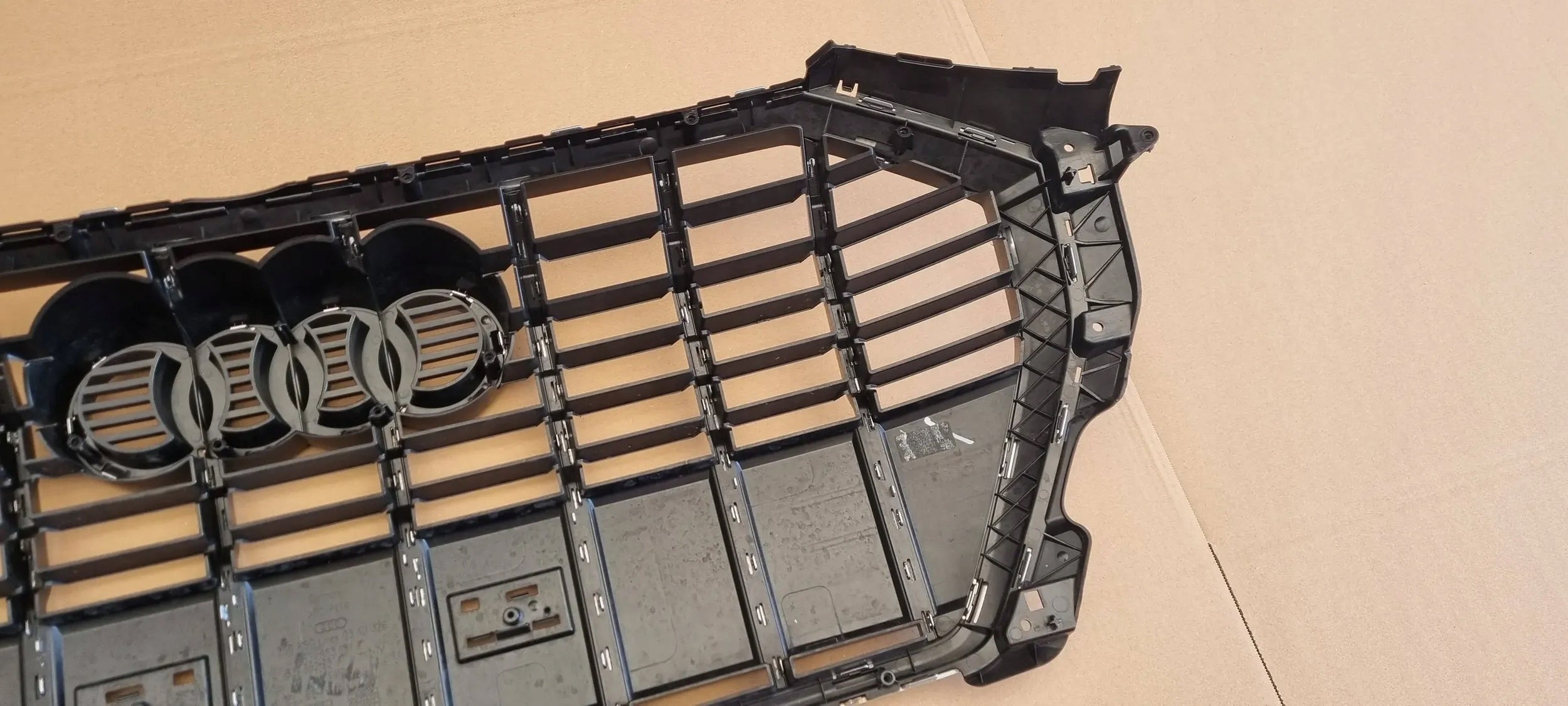 Kühlergrill Audi Q3 FRONTGRILL 83A853651E Kühlergitter