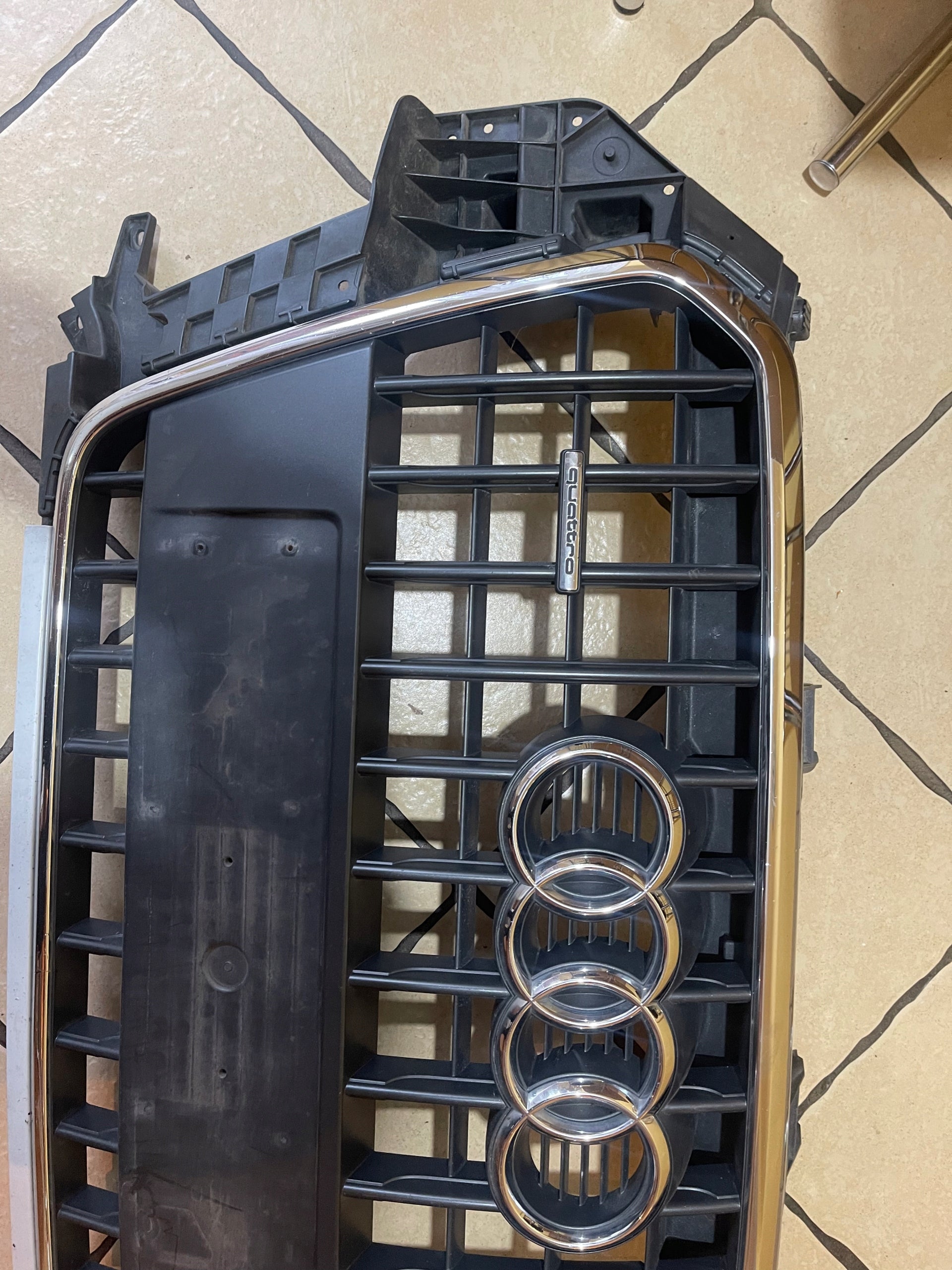 Kühlergrill Audi Q3 8U0 FRONTGRILL Kühlergitter