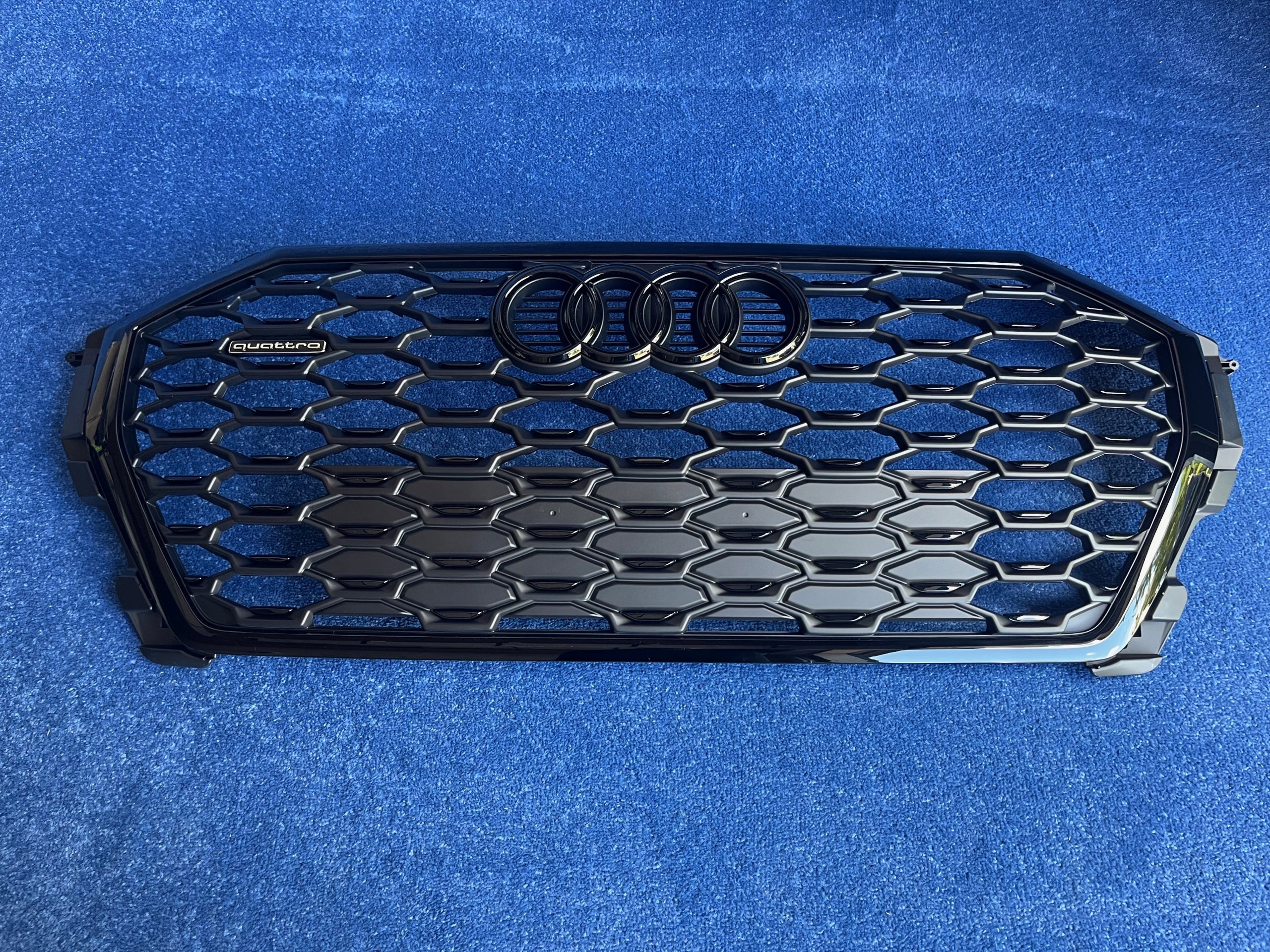 Kühlergrill Audi TT Q3 FRONTGRILL 83F853651BQ Kühlergitter