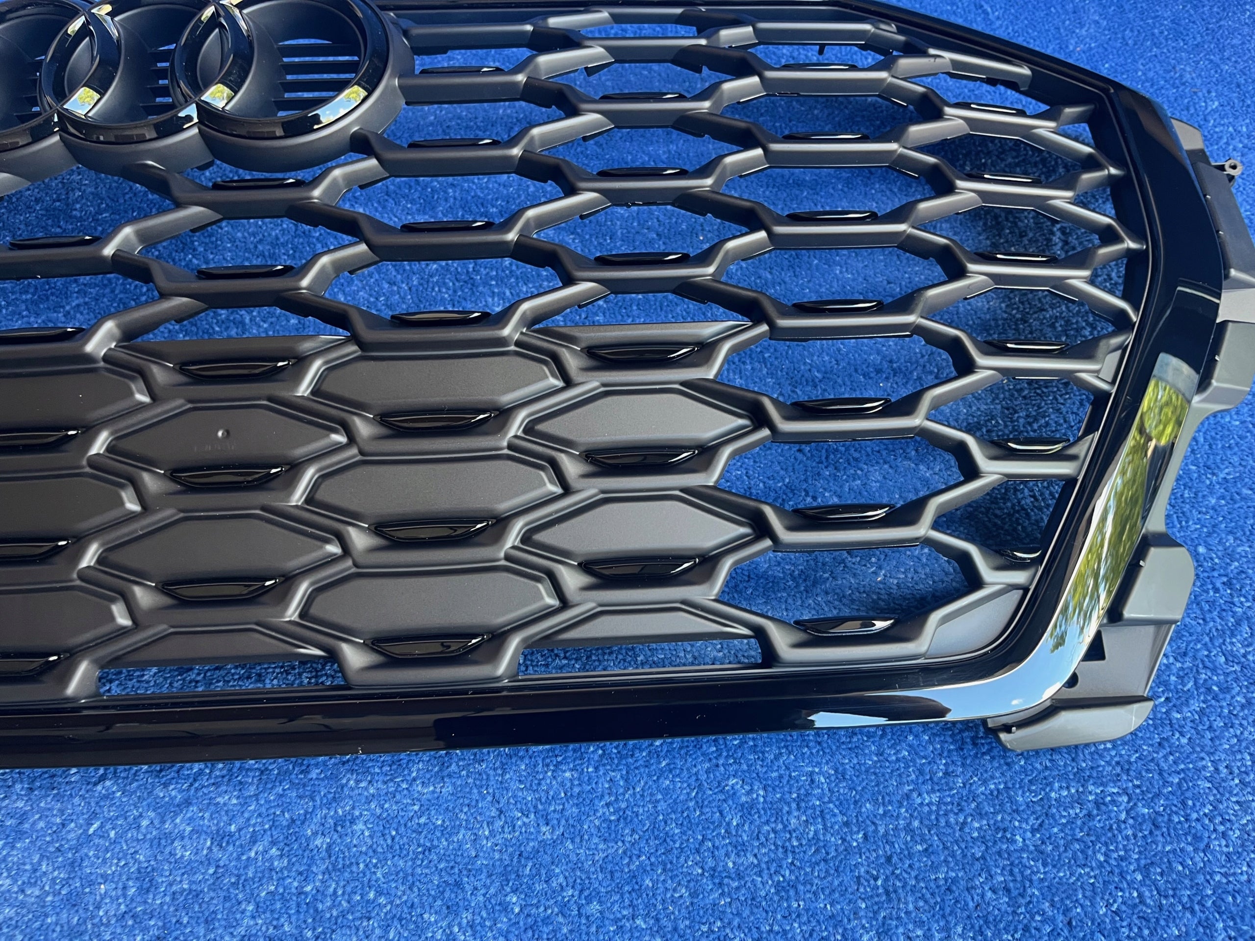 Kühlergrill Audi TT Q3 FRONTGRILL 83F853651BQ Kühlergitter