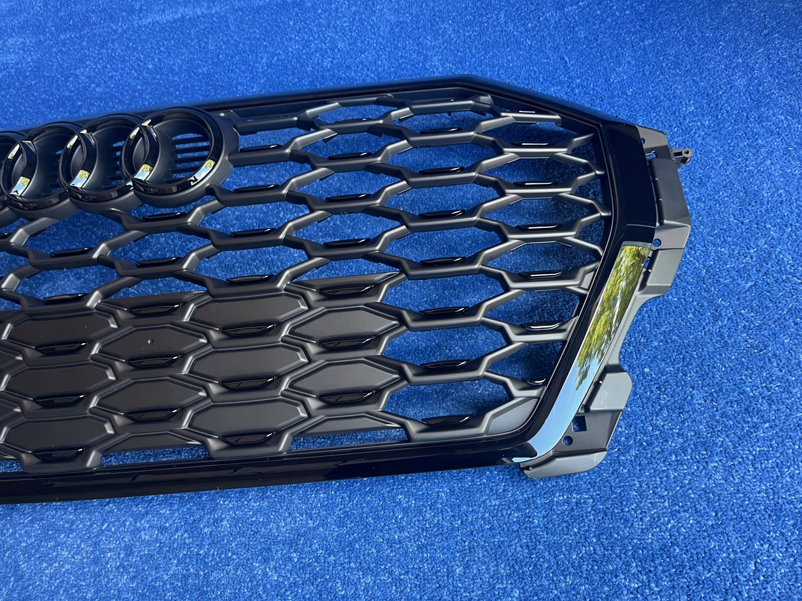 Kühlergrill Audi TT Q3 FRONTGRILL 83F853651BQ Kühlergitter