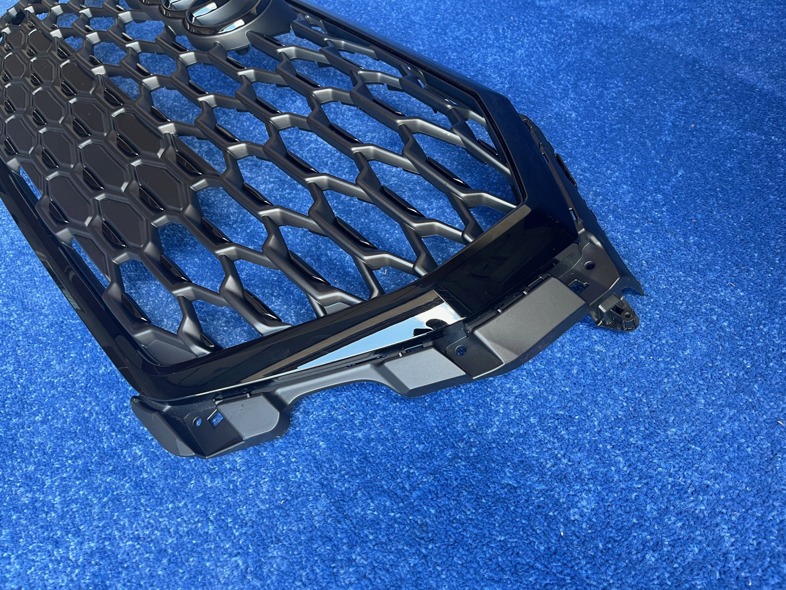 Kühlergrill Audi TT Q3 FRONTGRILL 83F853651BQ Kühlergitter