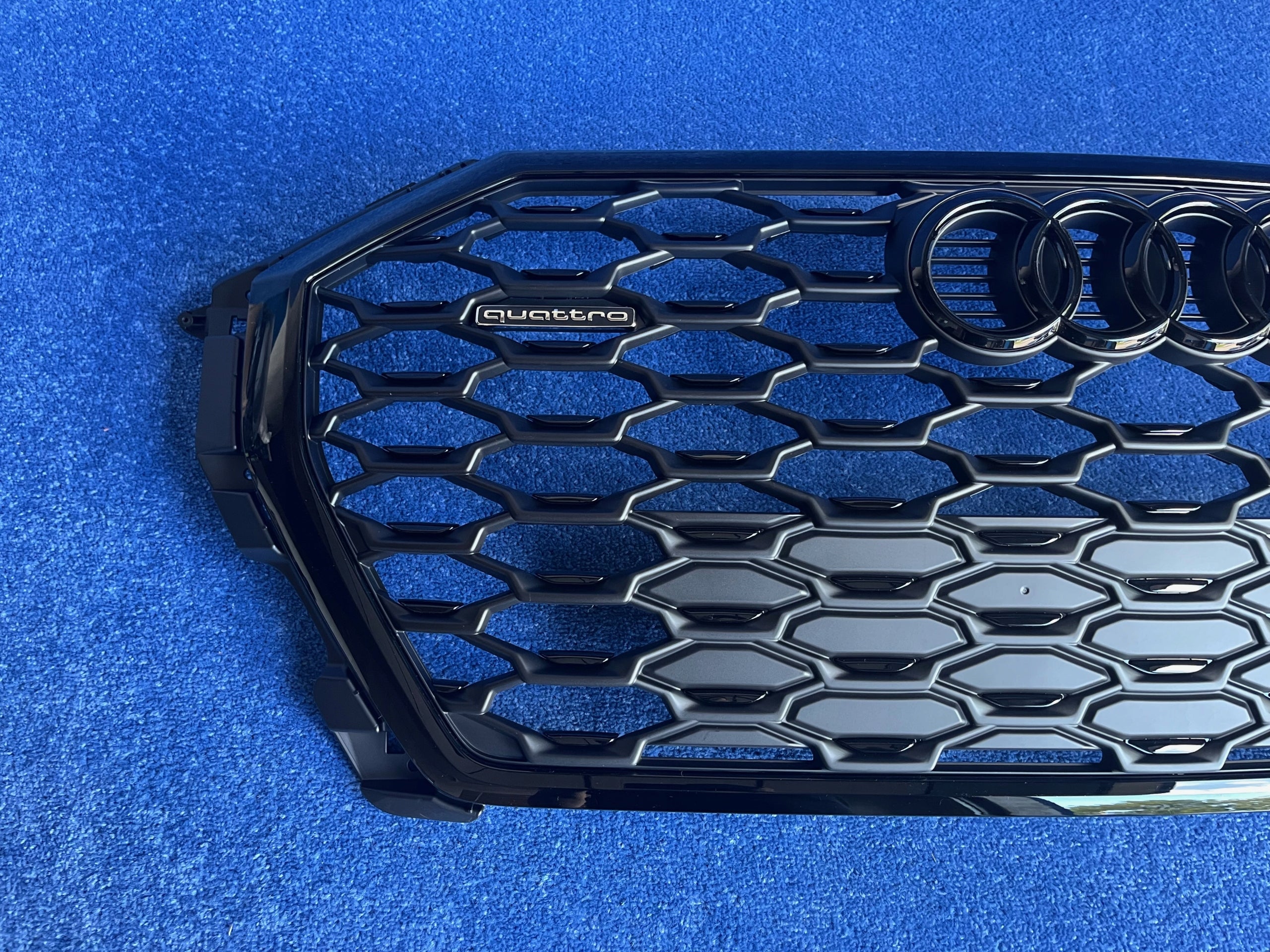 Kühlergrill Audi TT Q3 FRONTGRILL 83F853651BQ Kühlergitter