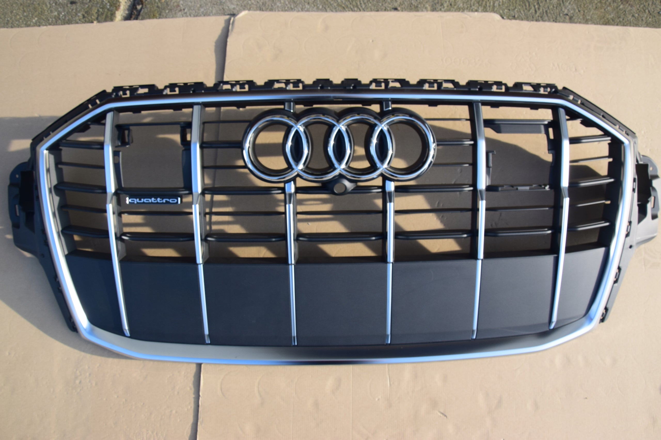  Grille de radiateur Audi Q7 4M0 GRILLE AVANT 4M0853651 Grille de radiateur  product image