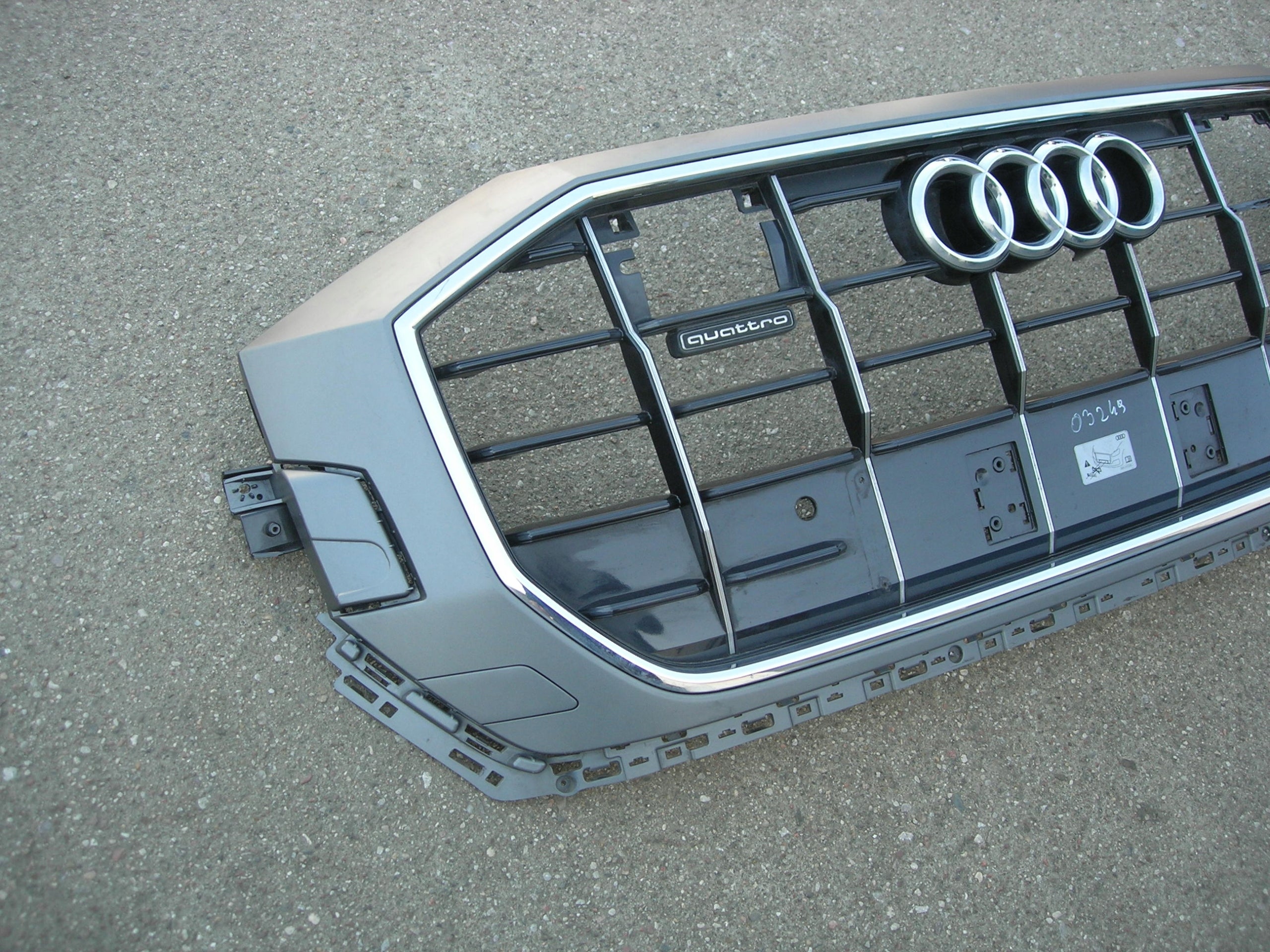 Kühlergrill Audi Q8 FRONTGRILL 4M8853651DE Kühlergitter