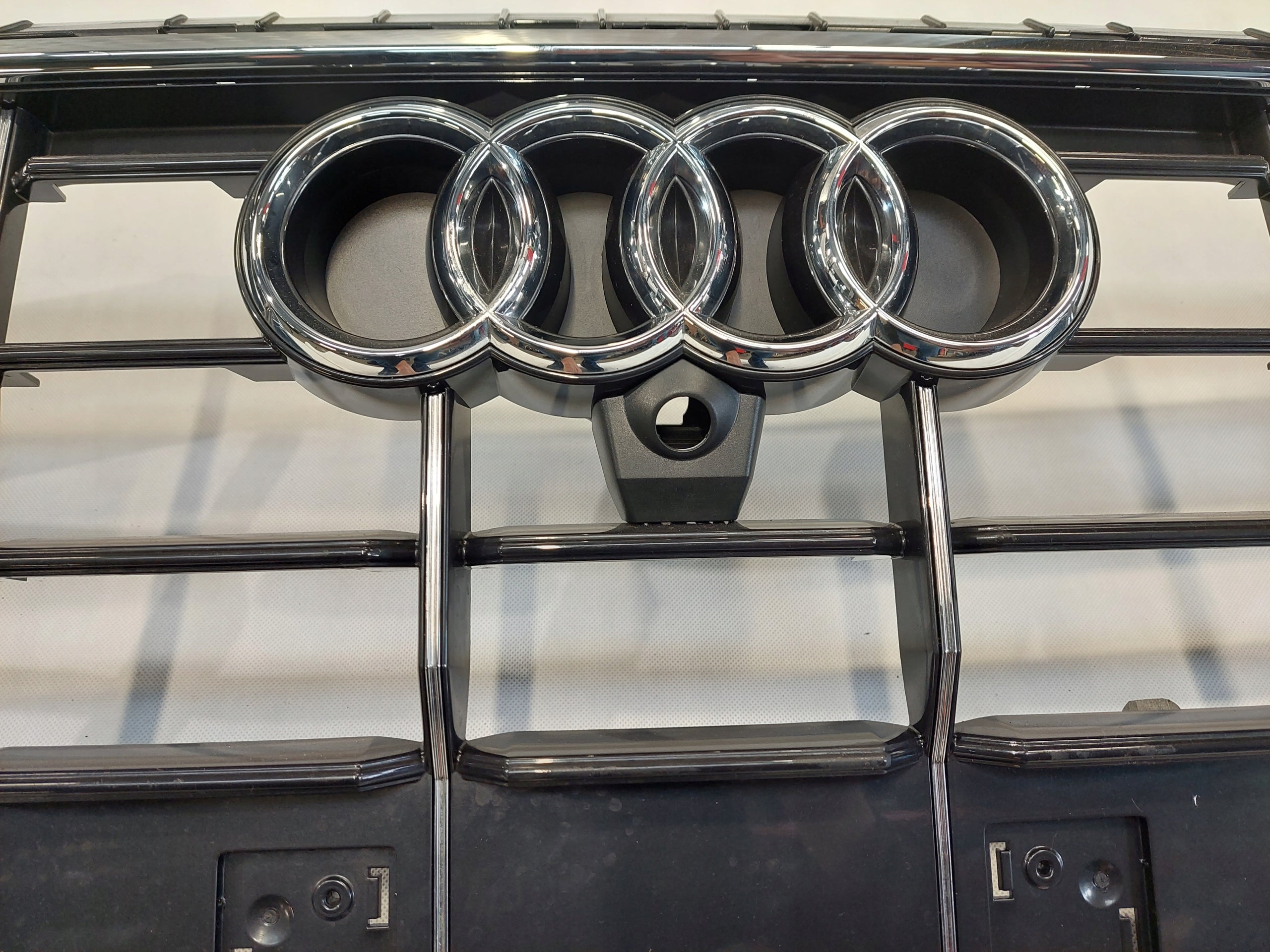 Kühlergrill Audi Q8 4M8 FRONTGRILL 4M88536514M Kühlergitter