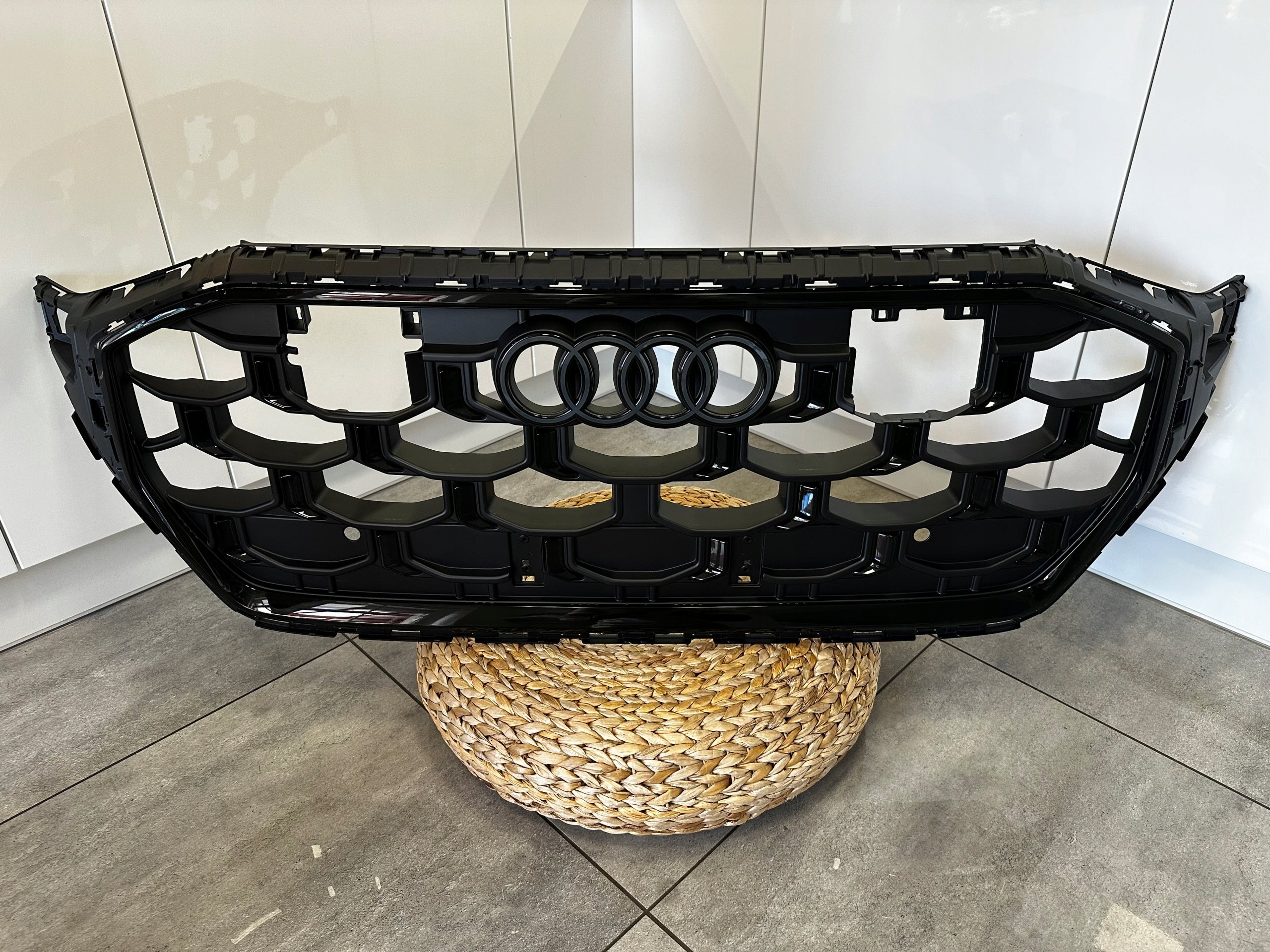  Kühlergrill Audi Q8 4M8 FRONTGRILL Kühlergitter product image