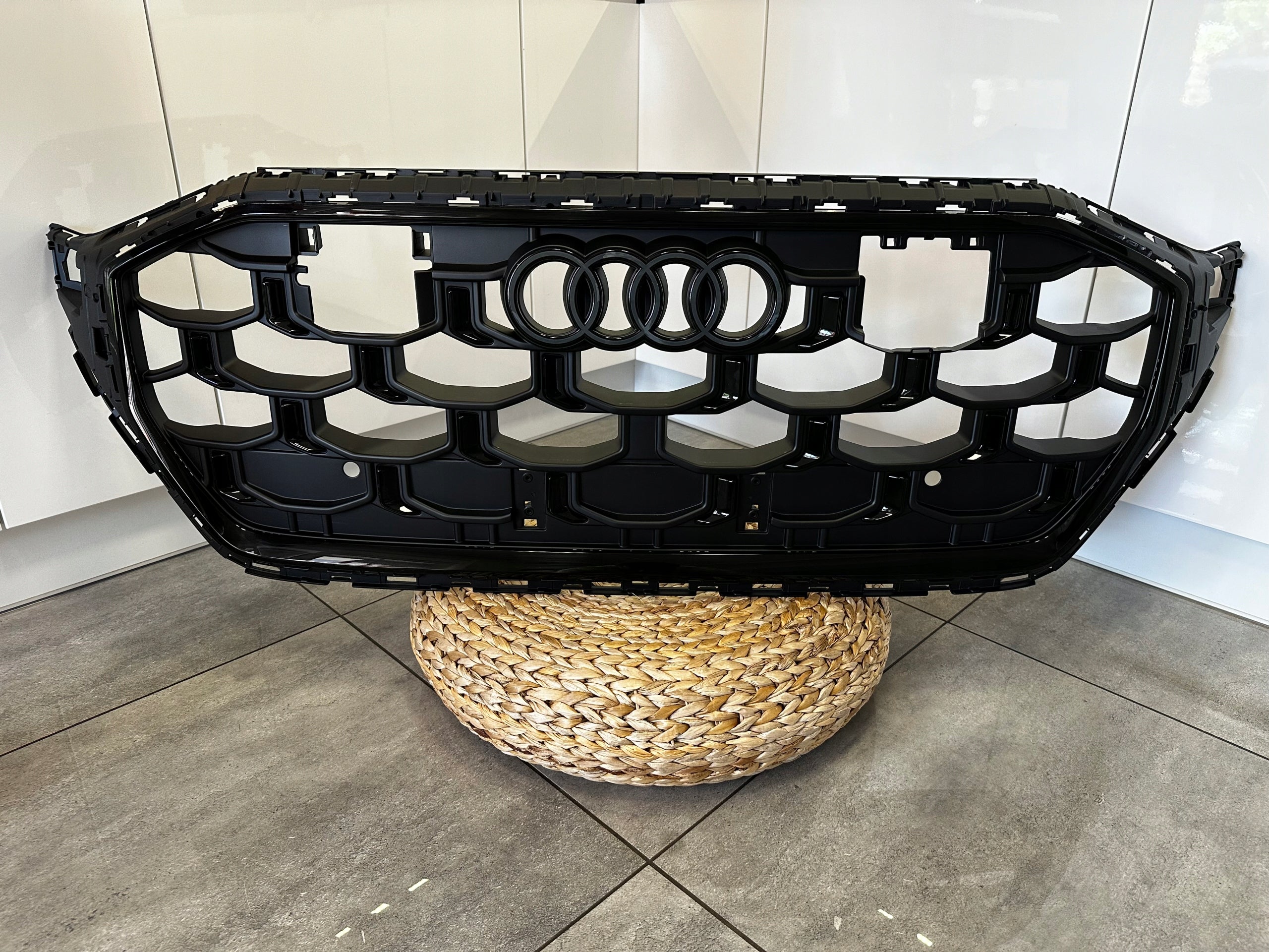 Kühlergrill Audi Q8 4M8 FRONTGRILL Kühlergitter