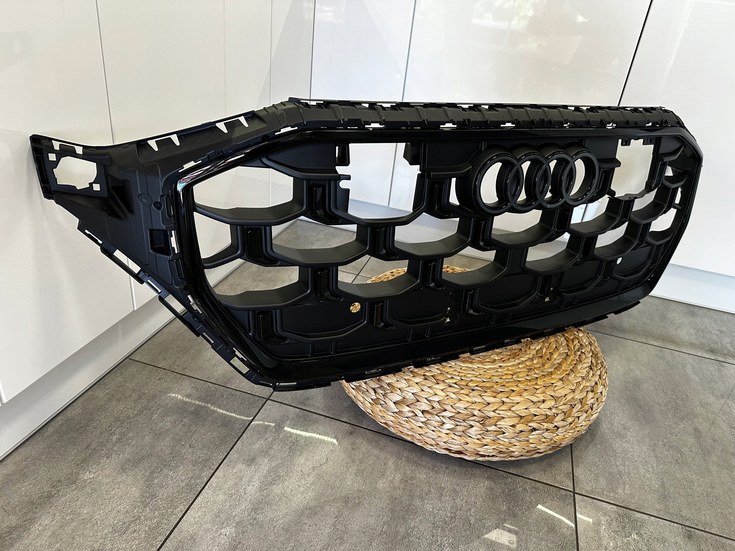 Kühlergrill Audi Q8 4M8 FRONTGRILL Kühlergitter