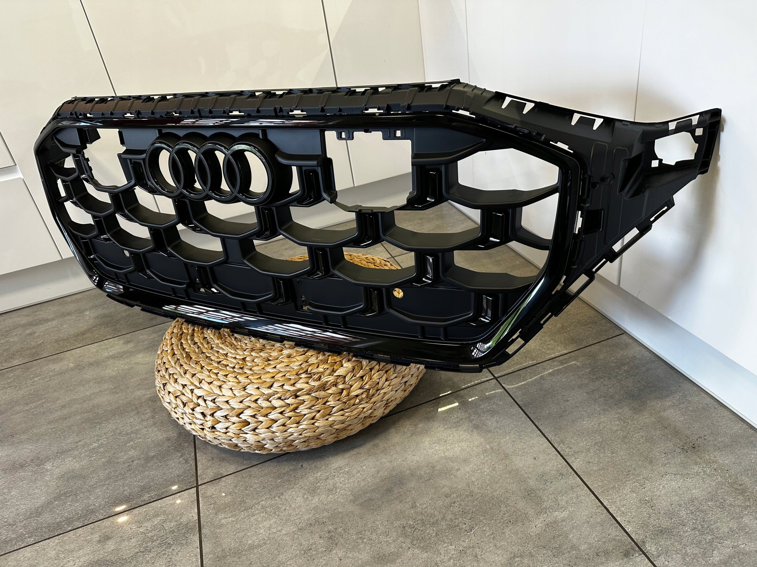 Kühlergrill Audi Q8 4M8 FRONTGRILL Kühlergitter