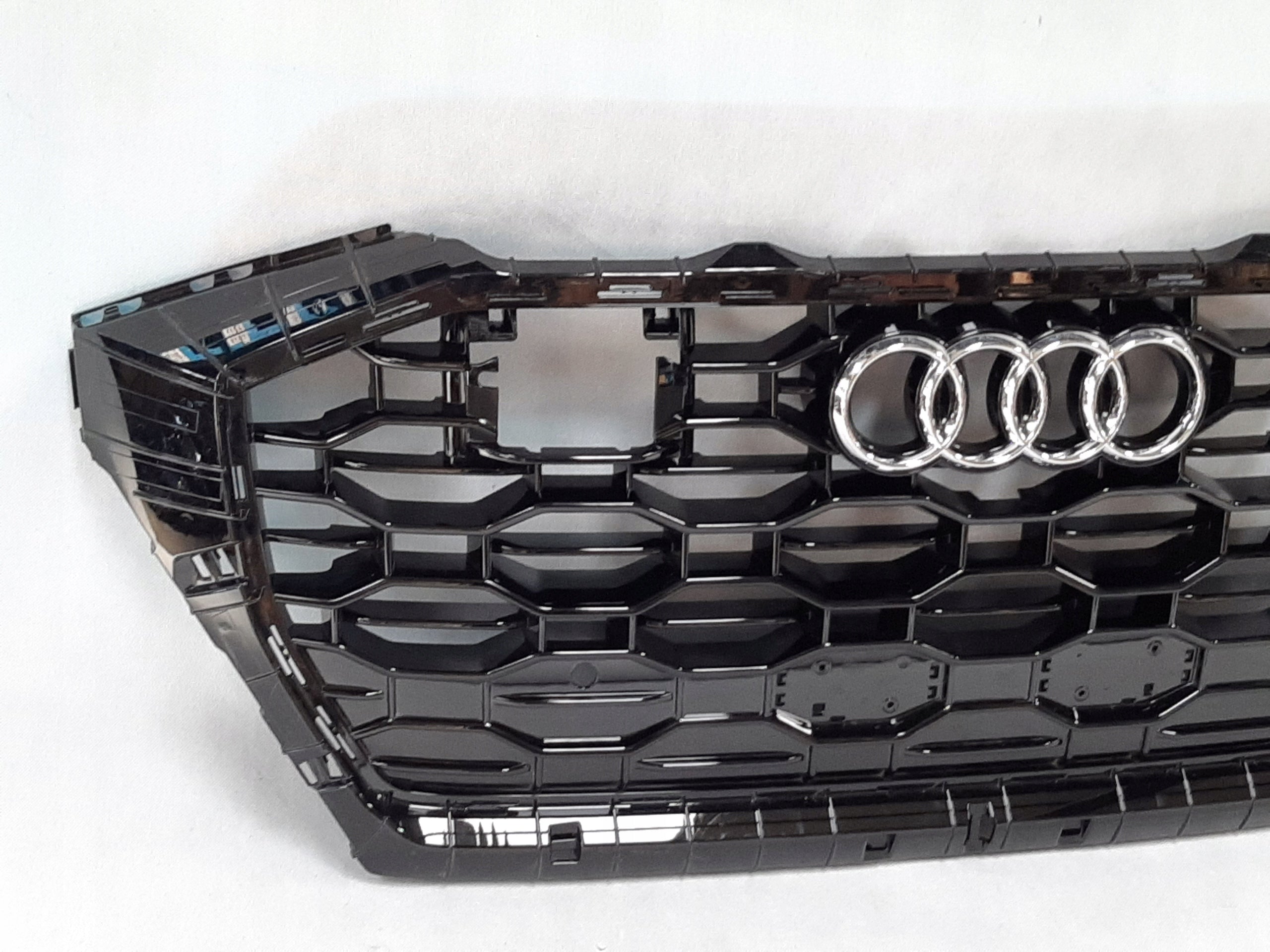 Kühlergrill Audi RS Q8 RSQ8 FRONTGRILL 4M8853651BK Kühlergitter