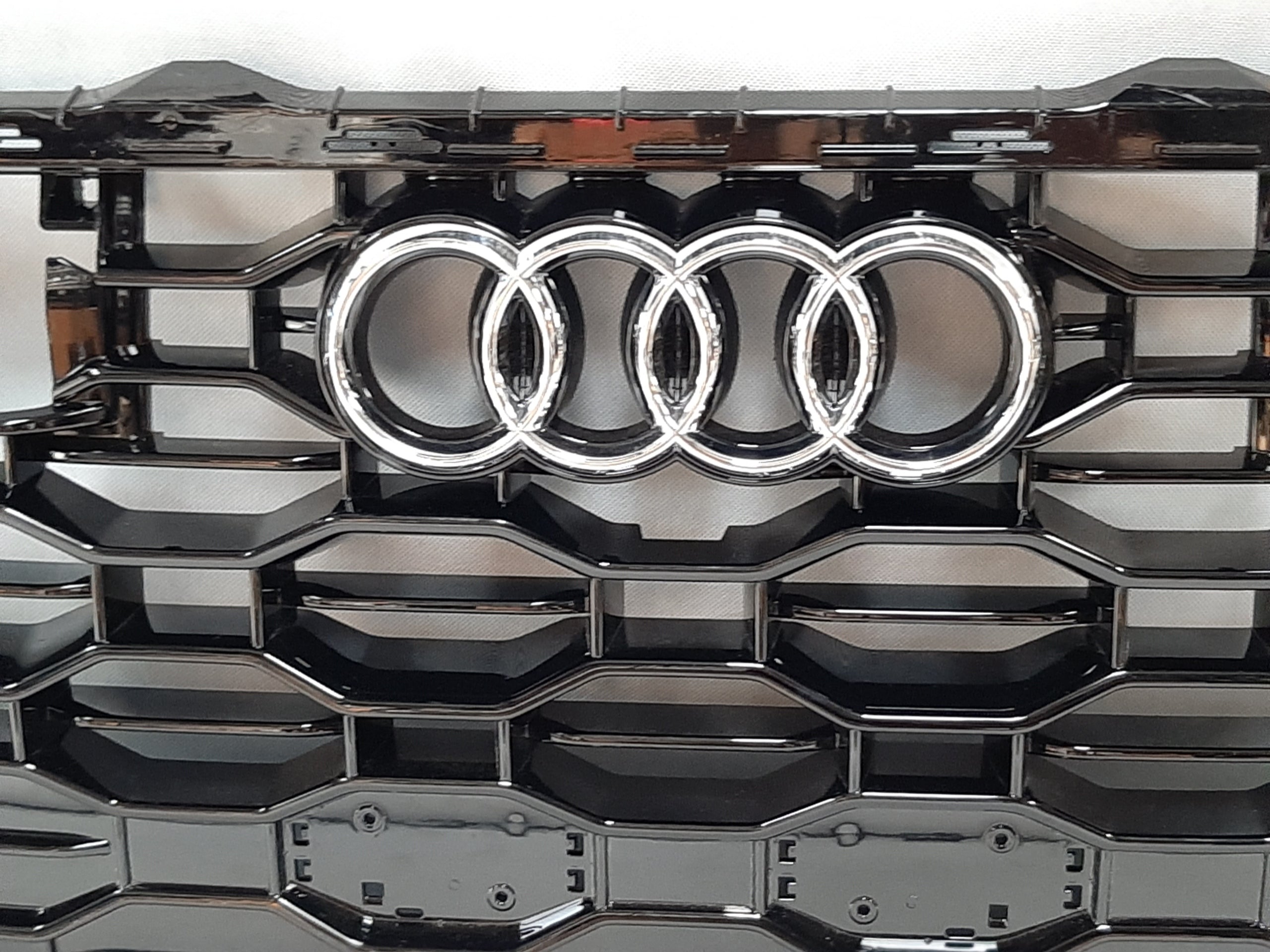 Kühlergrill Audi RS Q8 RSQ8 FRONTGRILL 4M8853651BK Kühlergitter