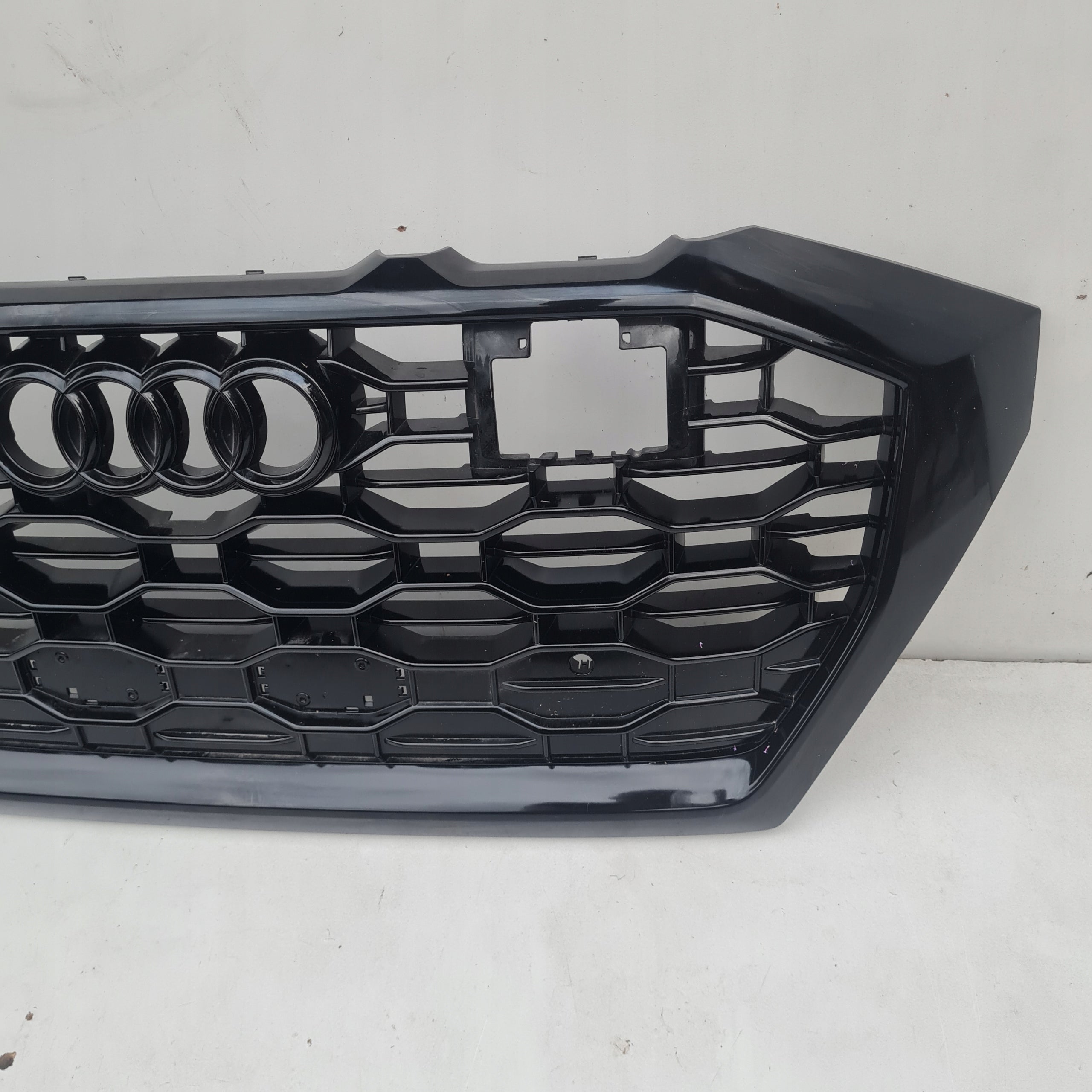 Kühlergrill Audi RS Q8 RSQ8 FRONTGRILL 4M8853651AB Kühlergitter