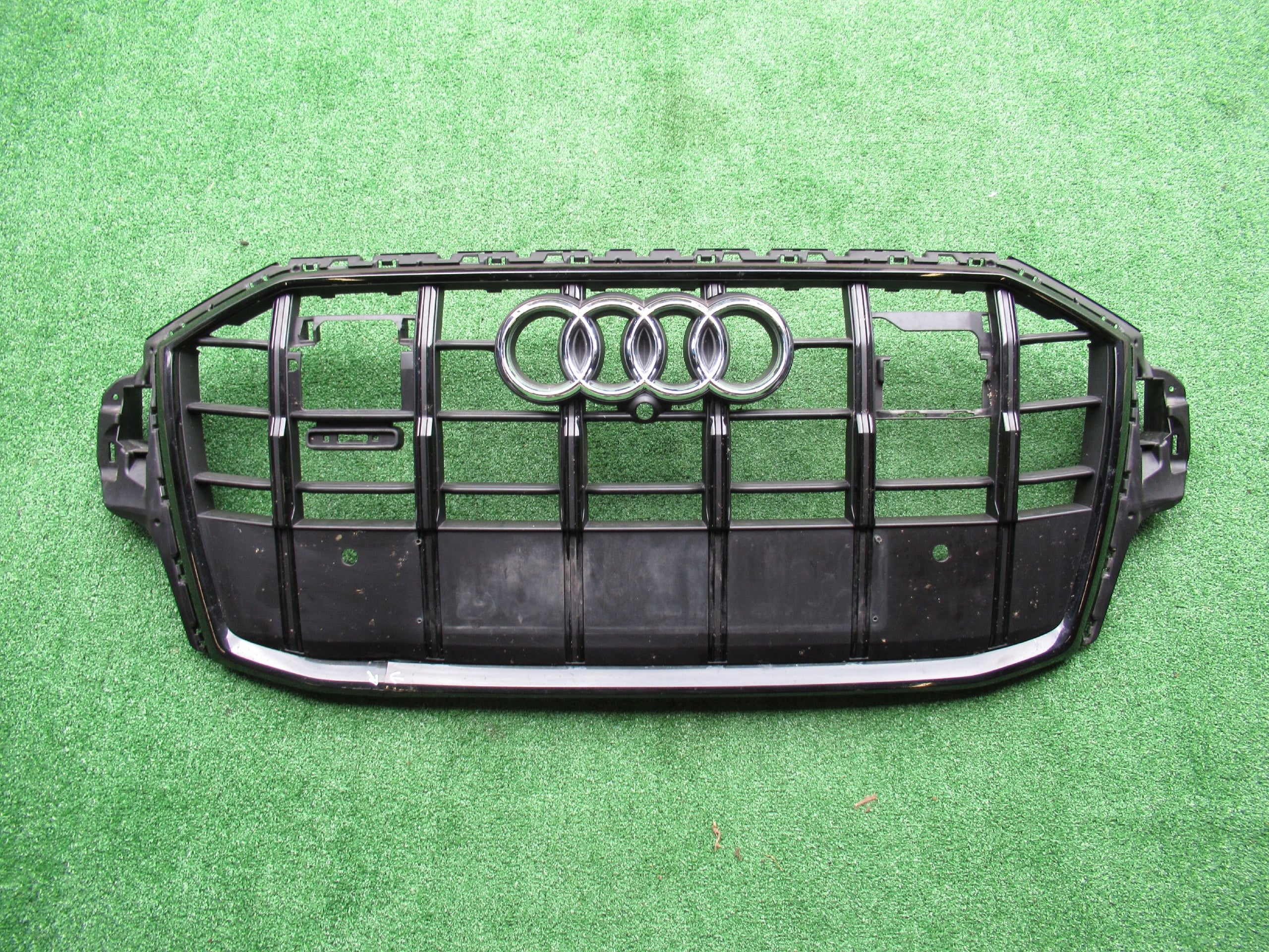 Kühlergrill Audi SQ8 Q8 4M8 FRONTGRILL 4M8853651as Kühlergitter