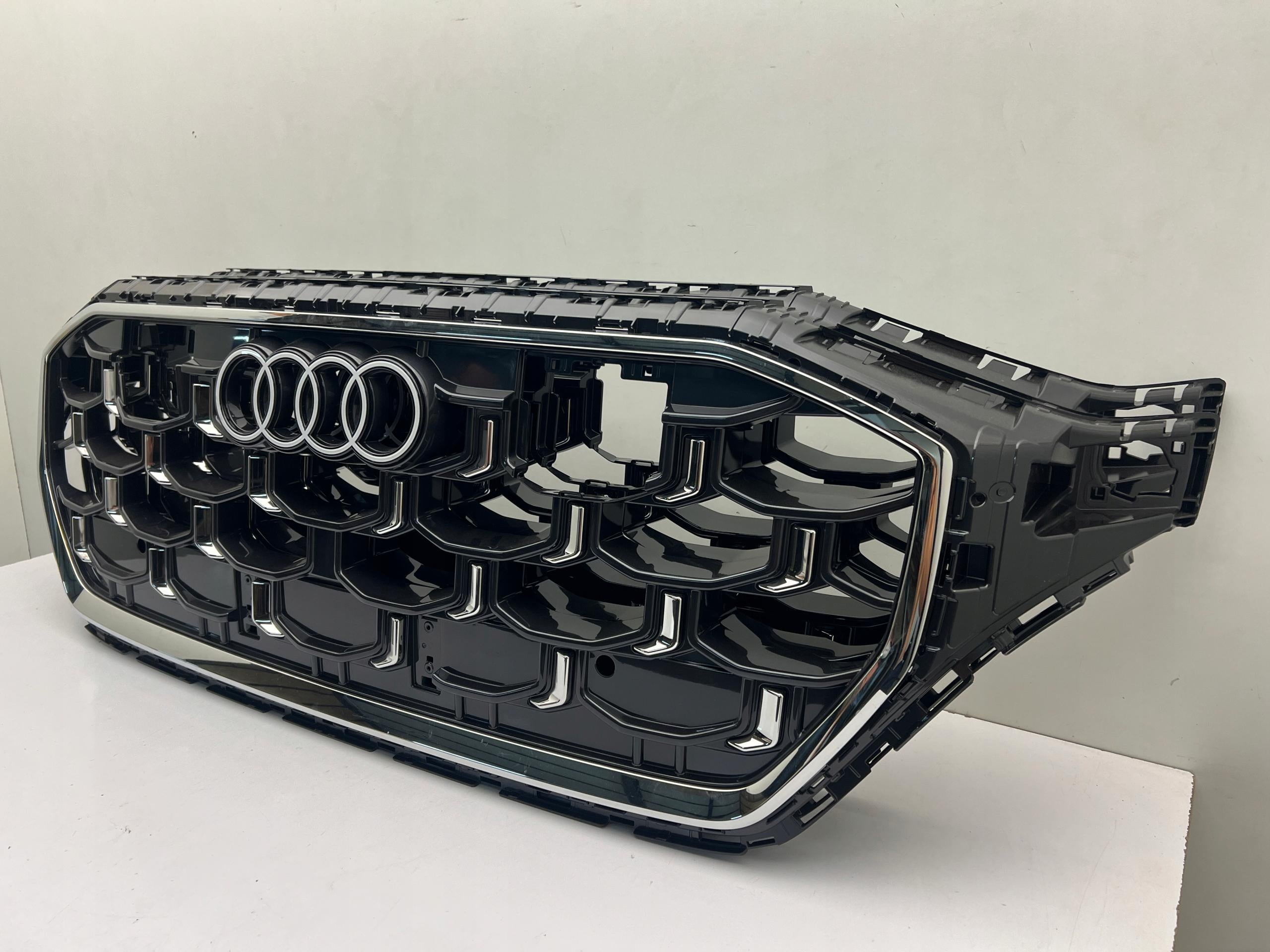 Kühlergrill Audi SQ8 Q8 4M8 FRONTGRILL 4M8853651CK Kühlergitter