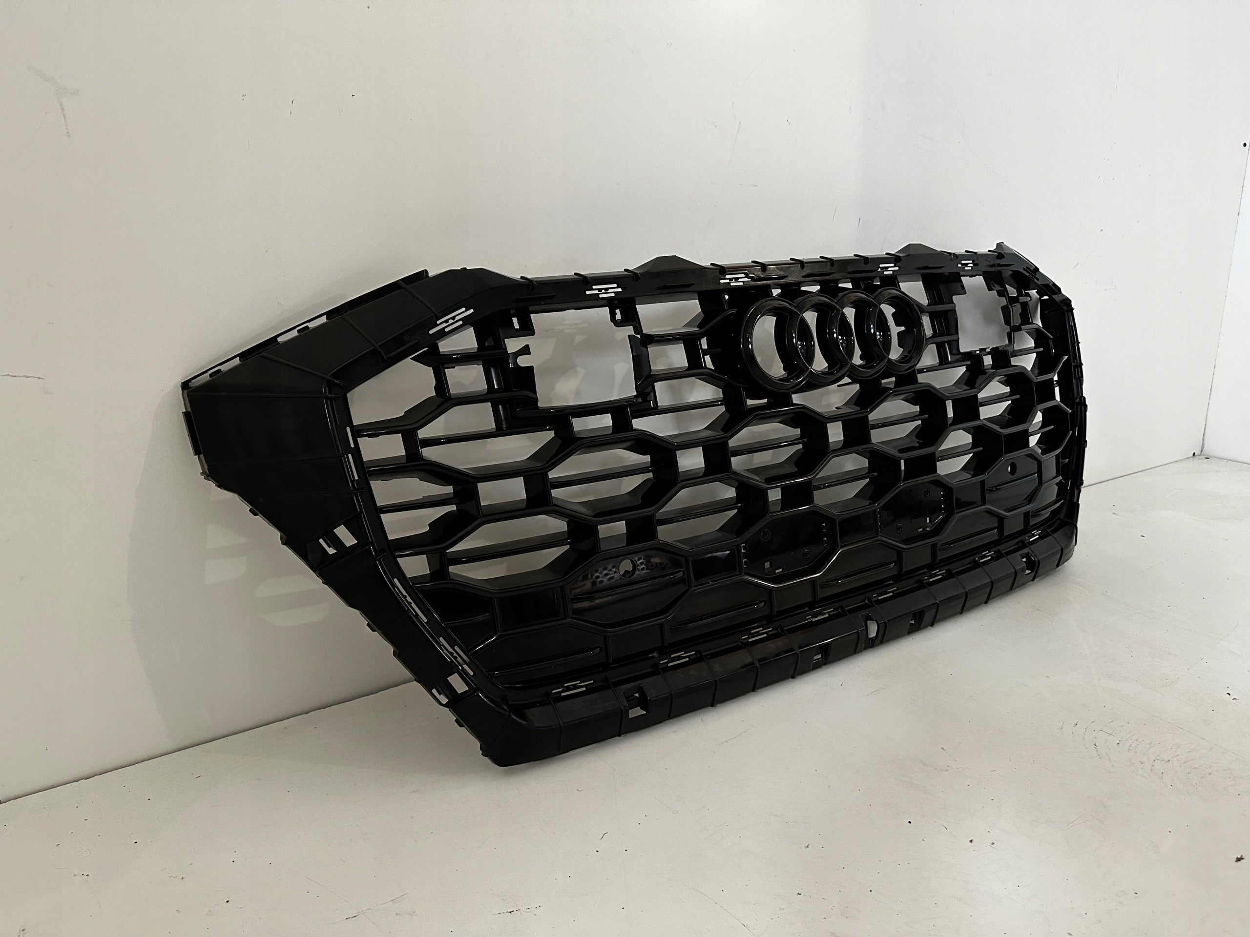 Kühlergrill Audi Q8 4M8 RSQ8 FRONTGRILL Kühlergitter