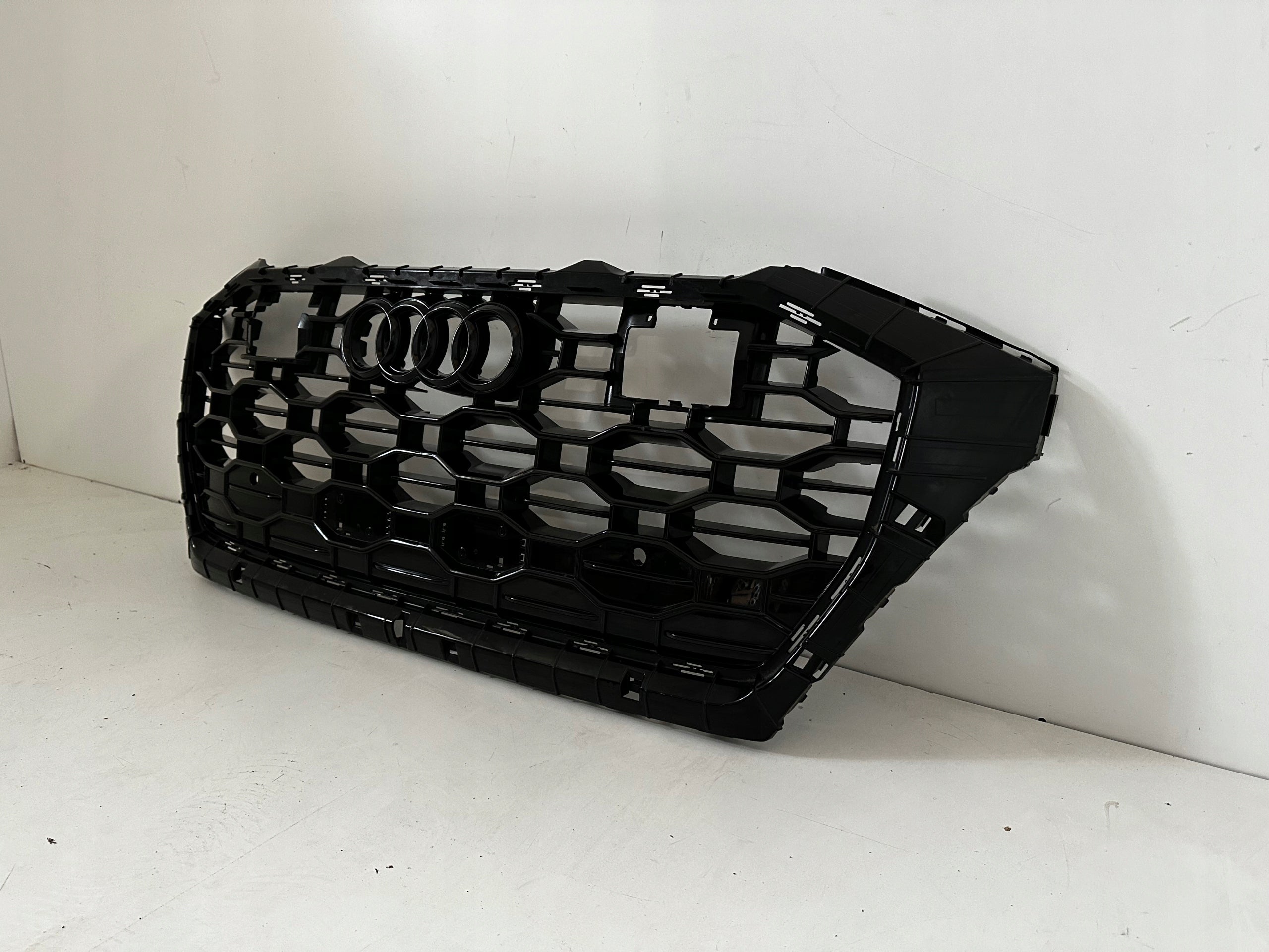 Kühlergrill Audi Q8 4M8 RSQ8 FRONTGRILL Kühlergitter