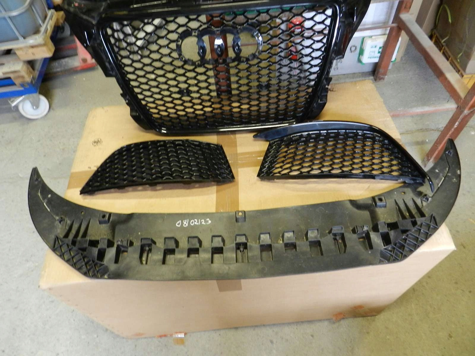 Kühlergrill Audi RS3 FRONTGRILL 8P0853651T0 Kühlergitter