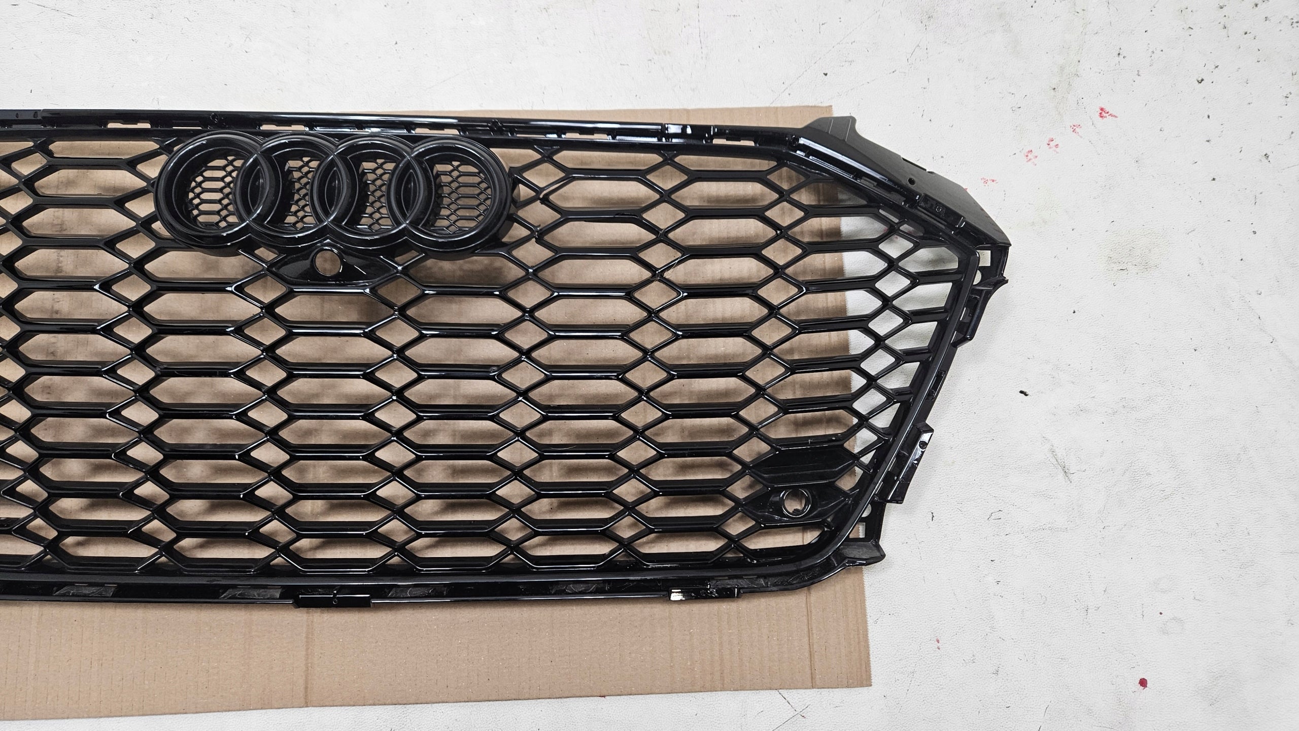 Kühlergrill Audi RS4 FRONTGRILL 8W0853651BG Kühlergitter