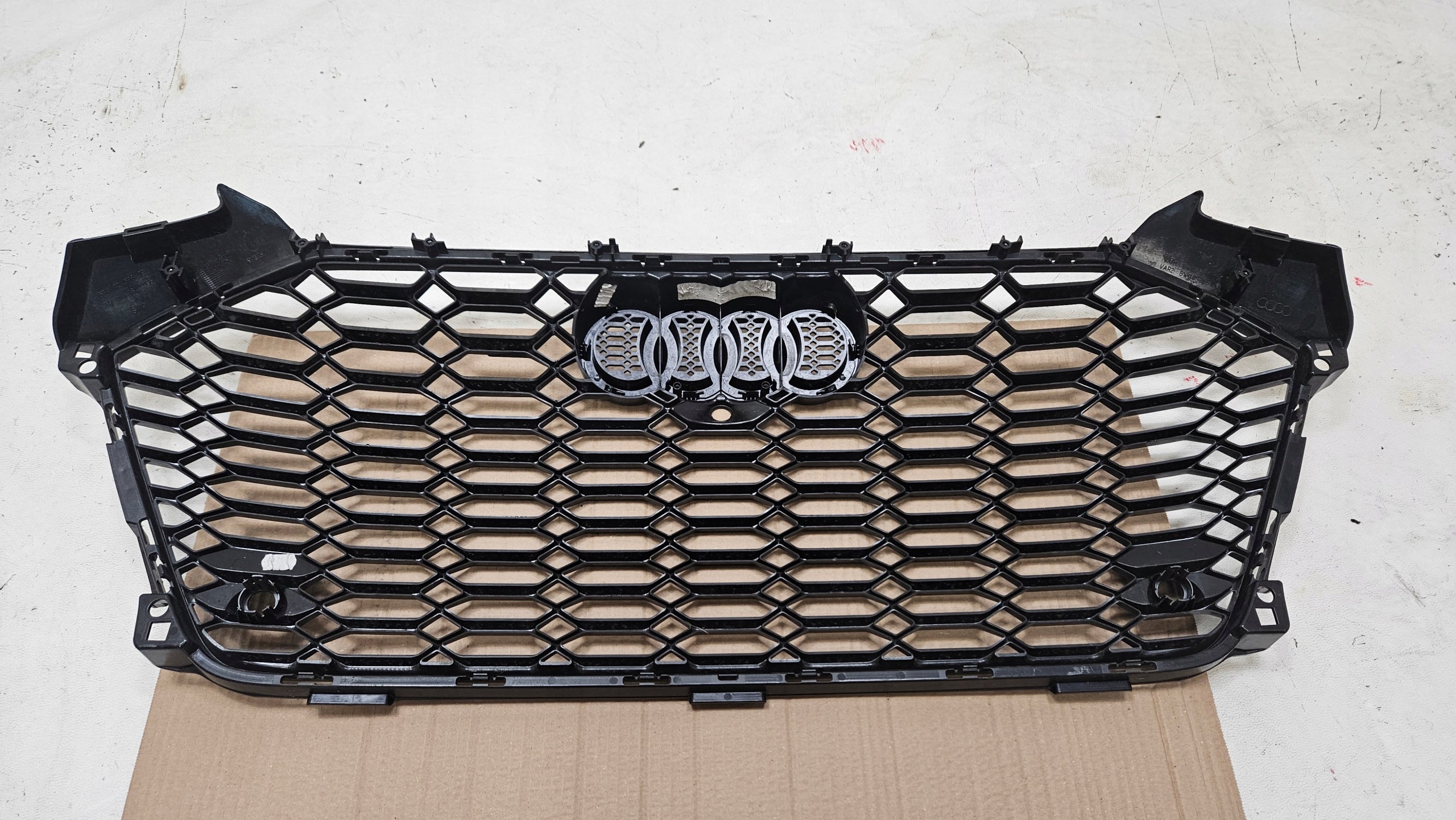 Kühlergrill Audi RS4 FRONTGRILL 8W0853651BG Kühlergitter