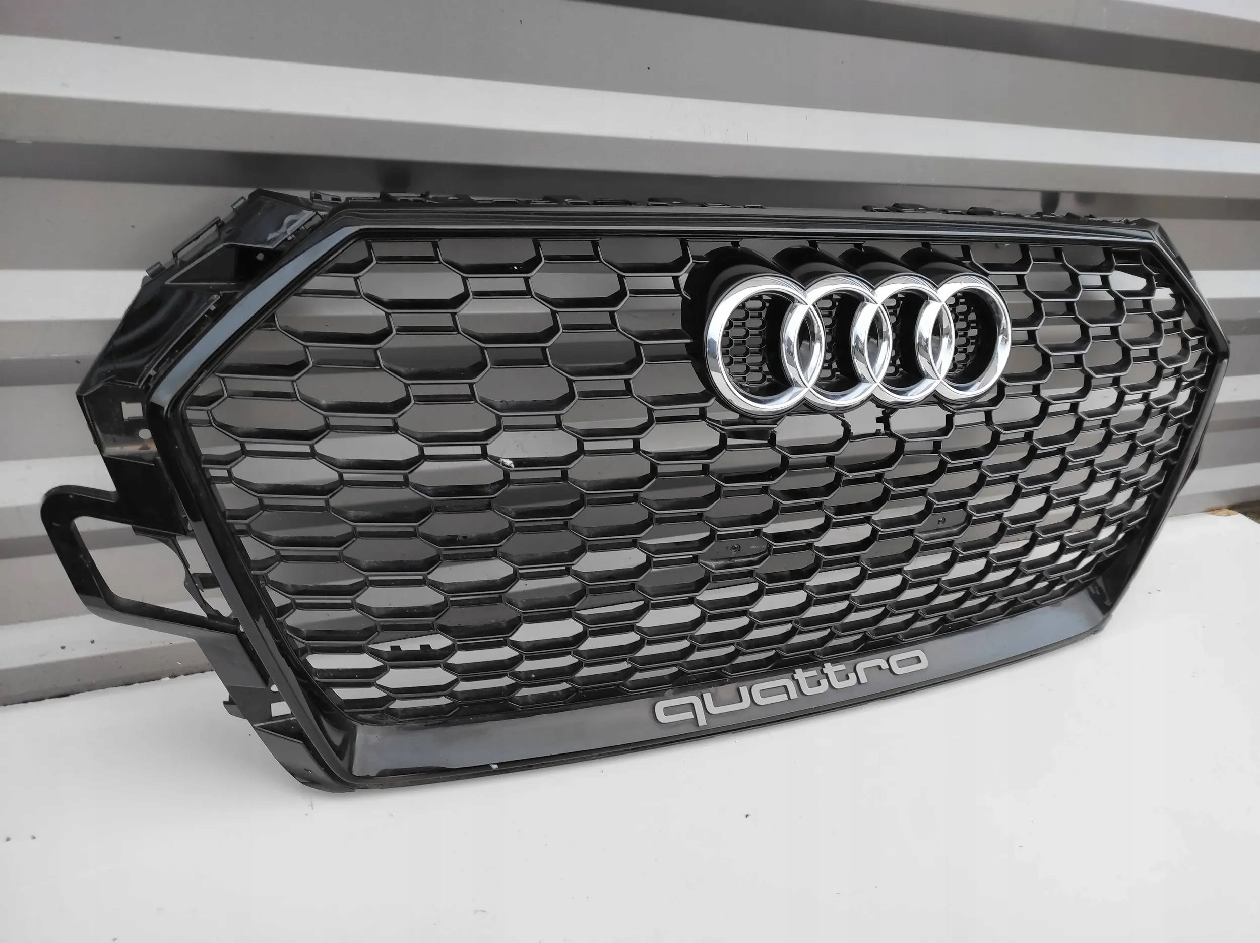 Kühlergrill Audi RS4 TT FRONTGRILL 8W0853653AT Kühlergitter