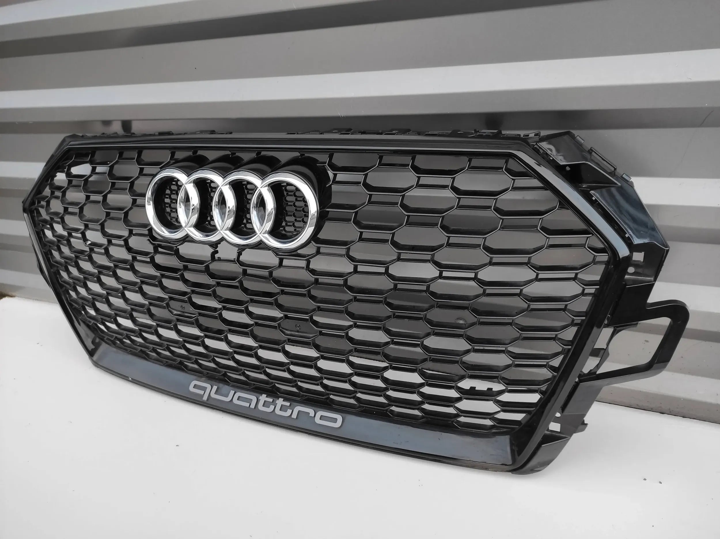 Kühlergrill Audi RS4 TT FRONTGRILL 8W0853653AT Kühlergitter