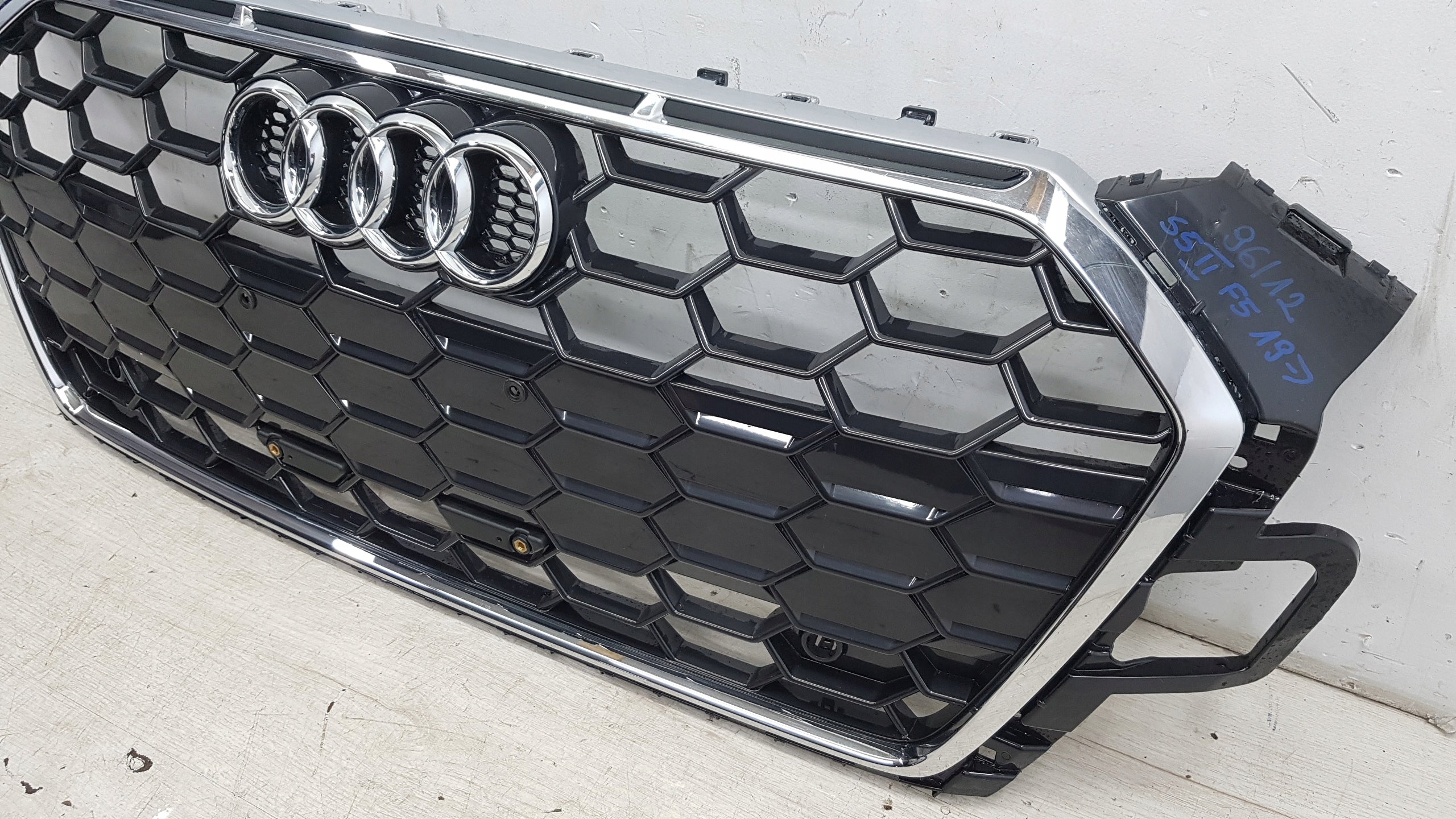 Kühlergrill Audi S5 FRONTGRILL 8W6853355BL Kühlergitter