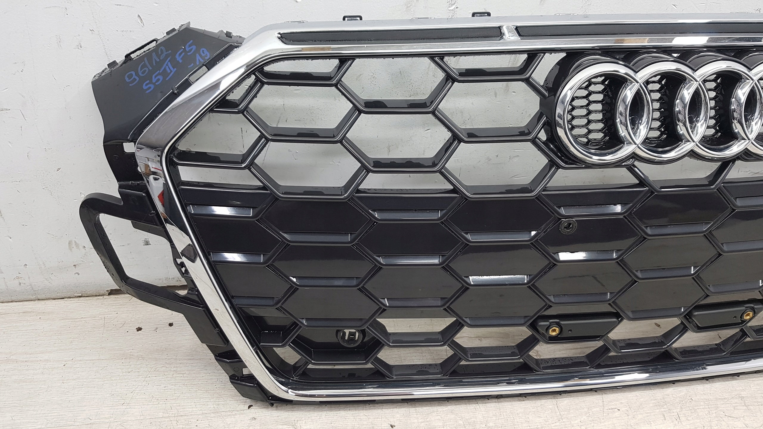 Kühlergrill Audi S5 FRONTGRILL 8W6853355BL Kühlergitter